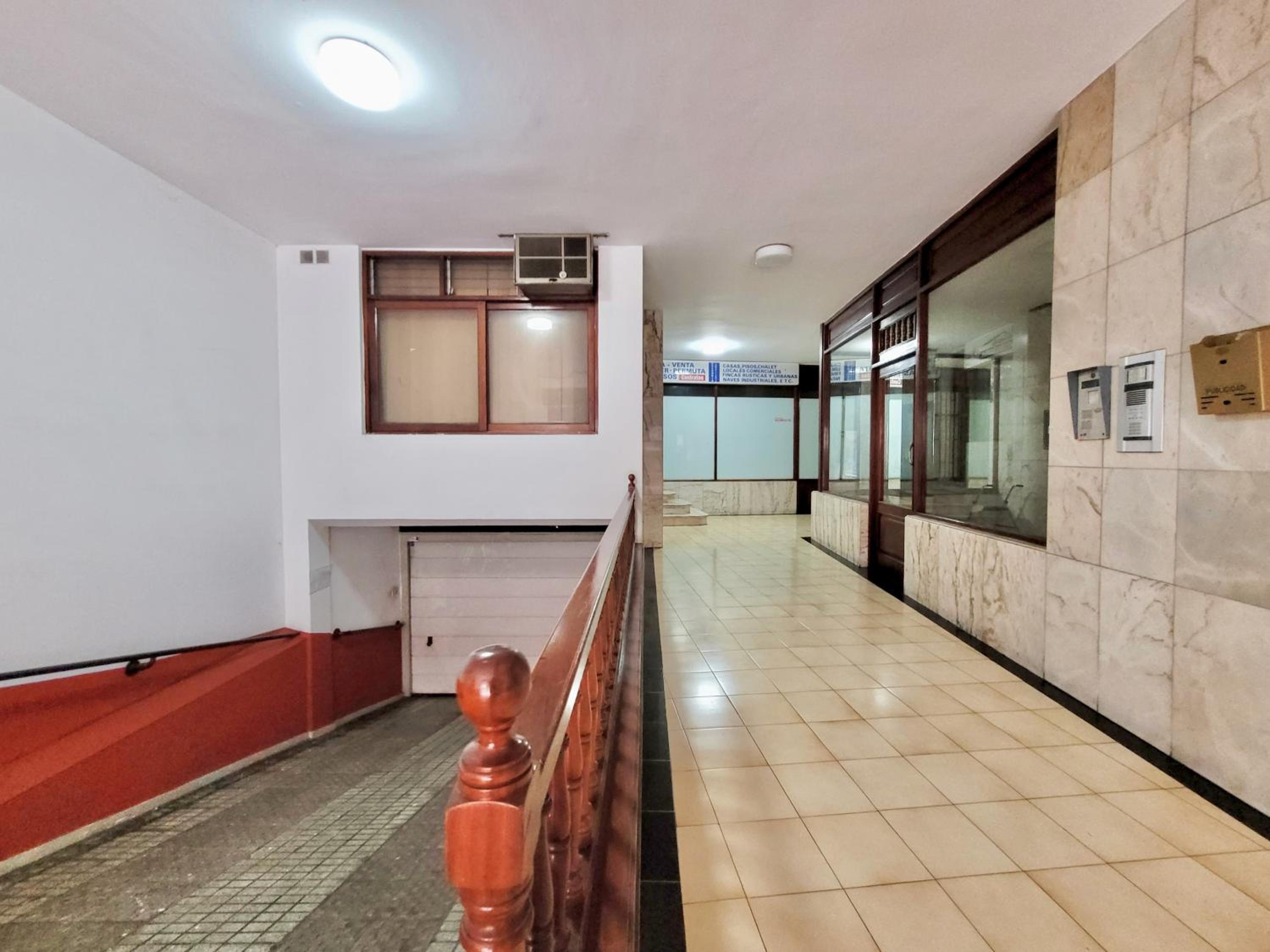 The Balcony House with FREE PARKING