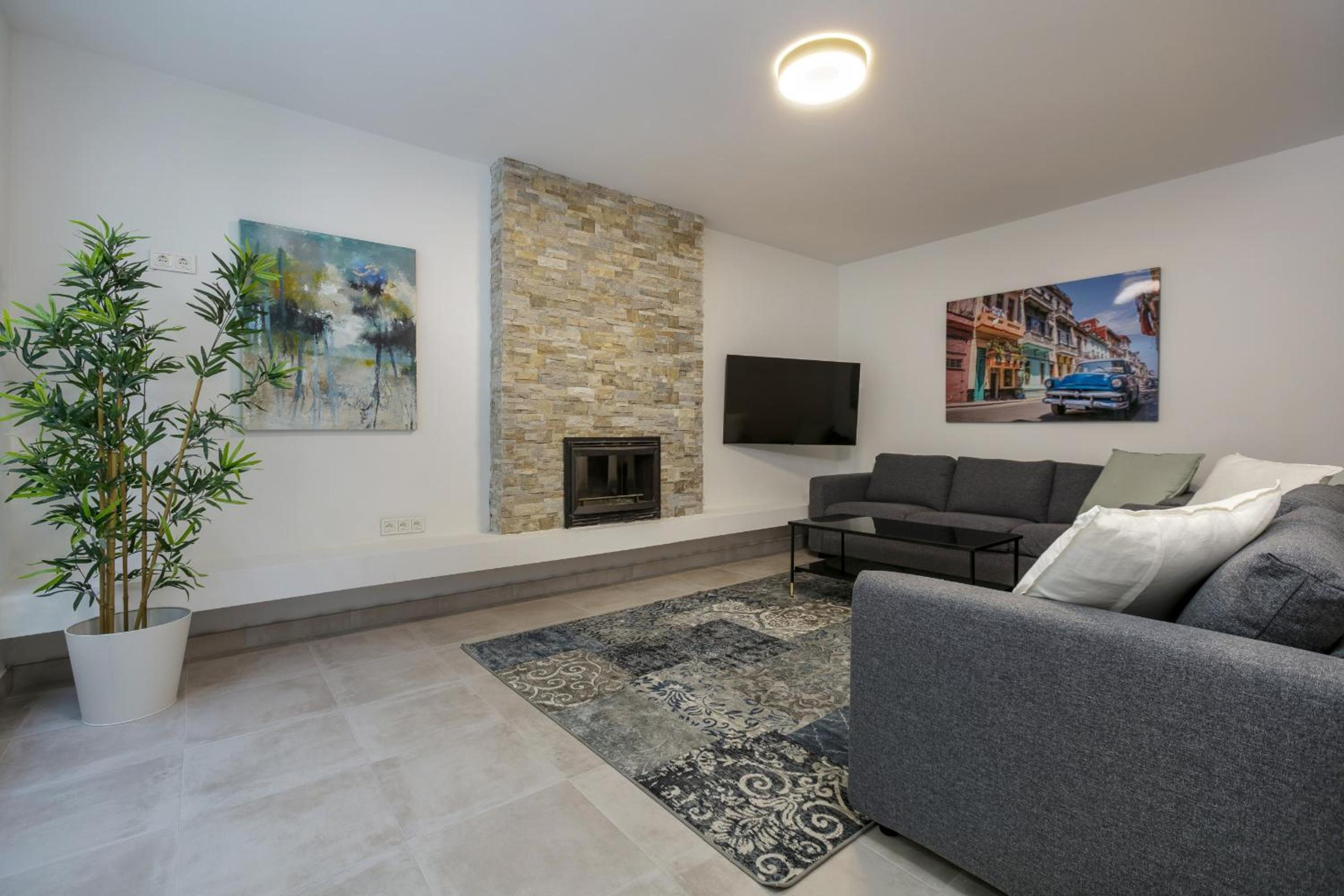 Villa La Perla by Finest Rentals