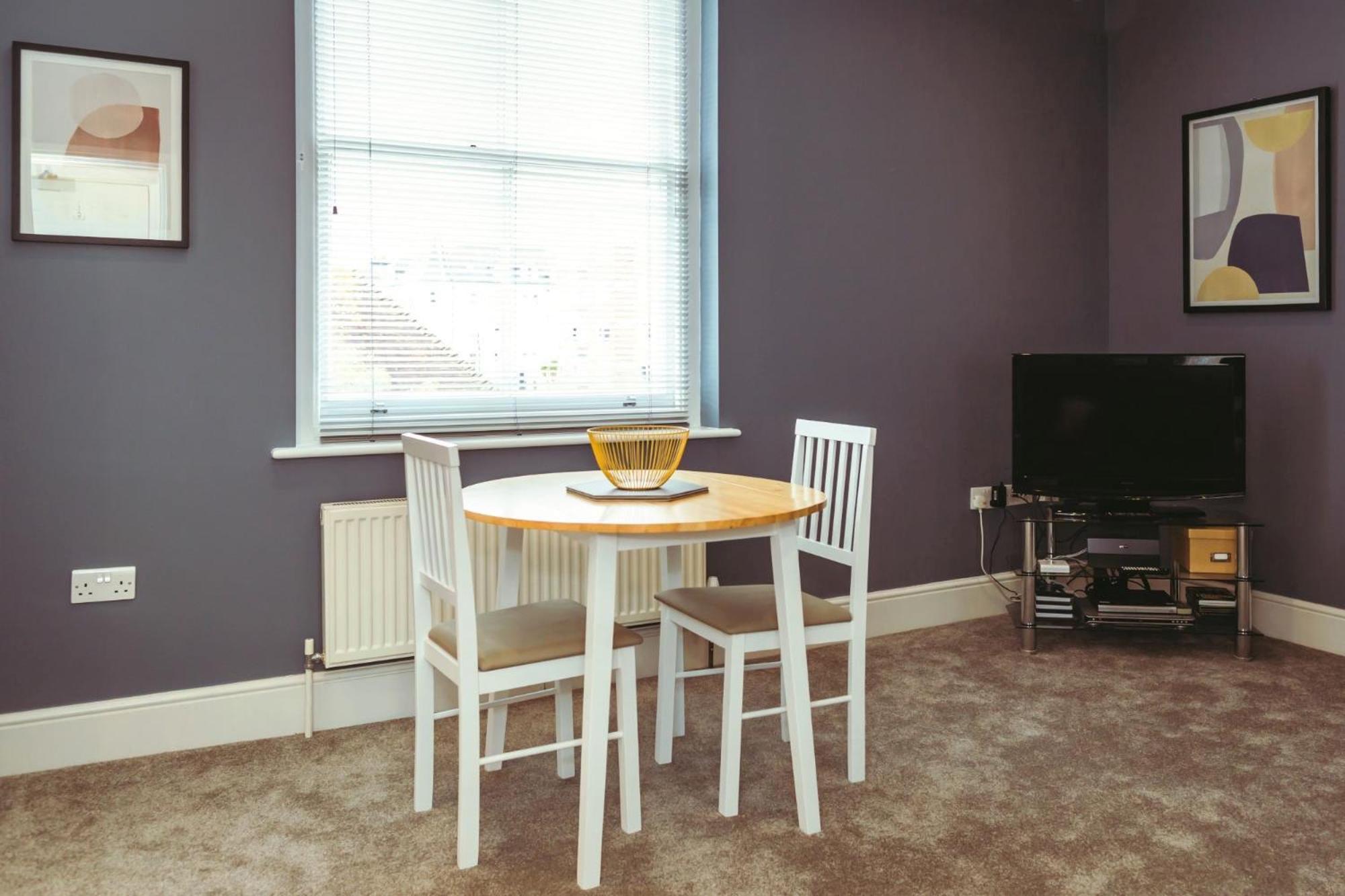 Stylish, central, adults-only 1-bed Hideaway view 3