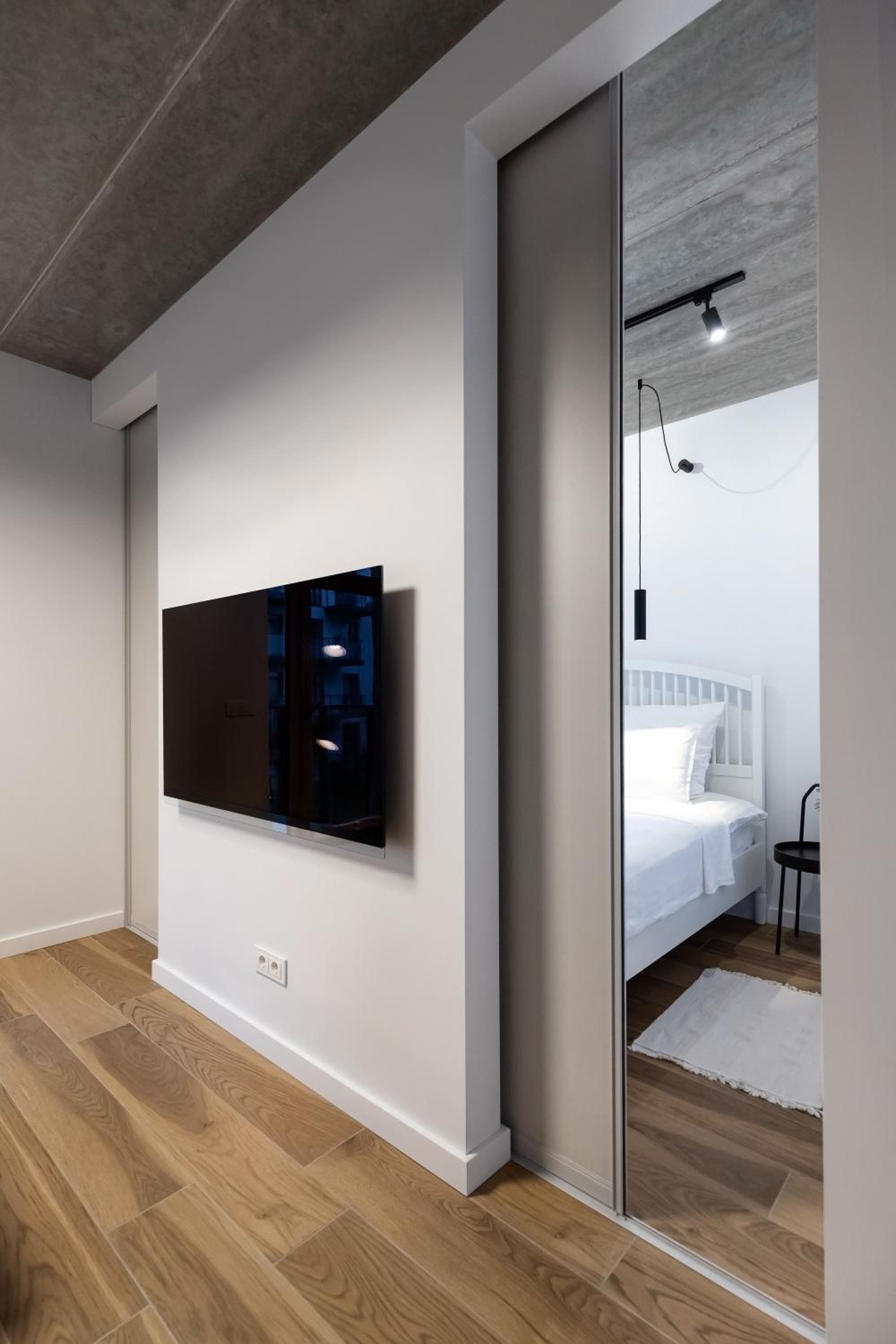 City Center Sanctuary Modern Business-Class Studio with Free Parking in the Heart of Vilnius