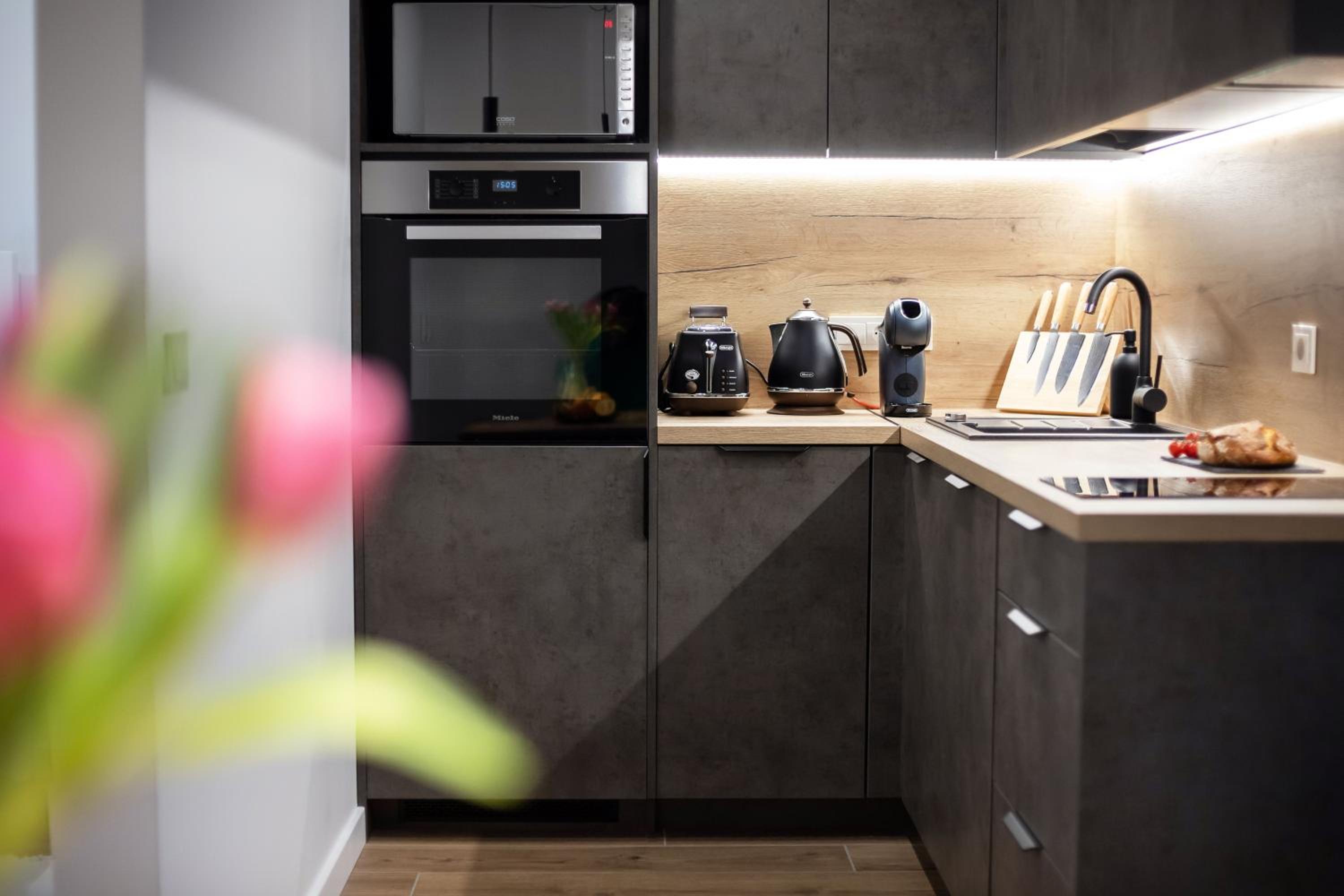 City Center Sanctuary Modern Business-Class Studio with Free Parking in the Heart of Vilnius
