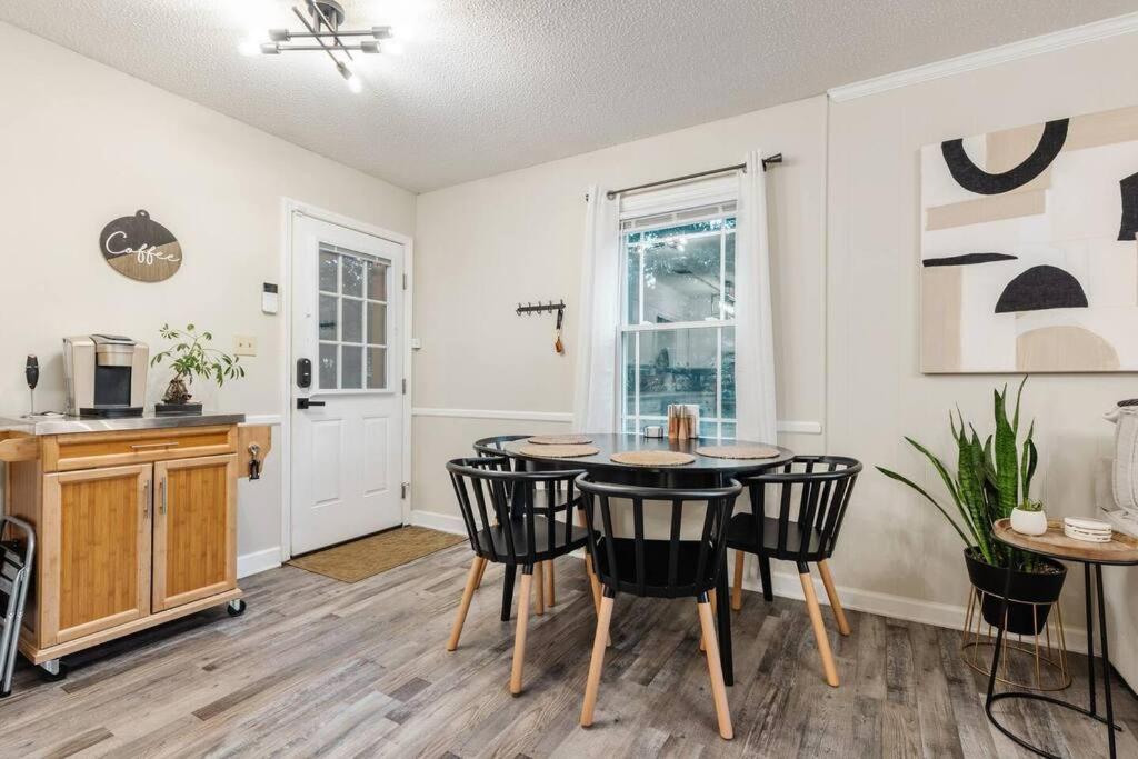 Sidney Springs Cottage view 4