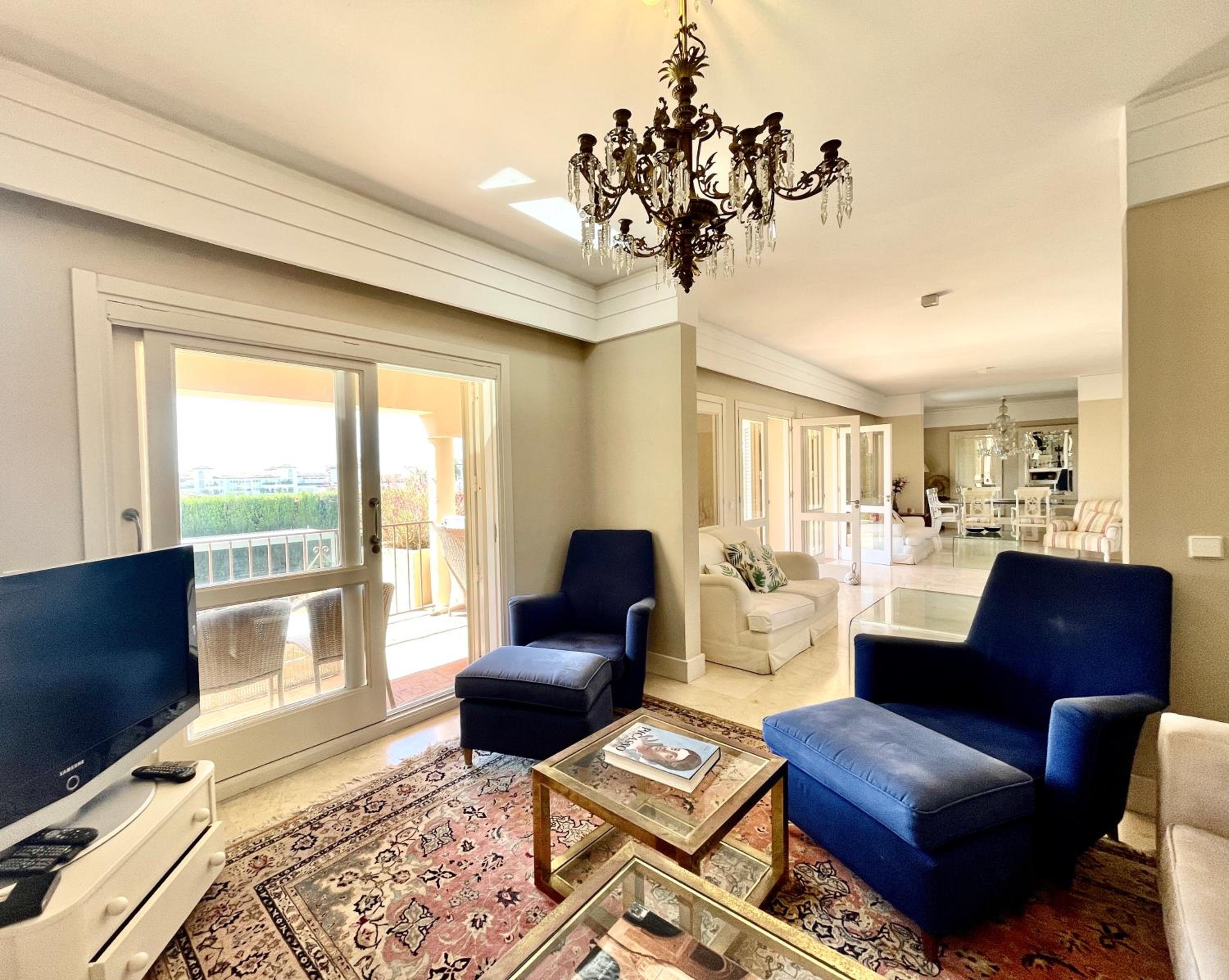 Villa Los Lirios Puerto Banus - EaW Homes view 5
