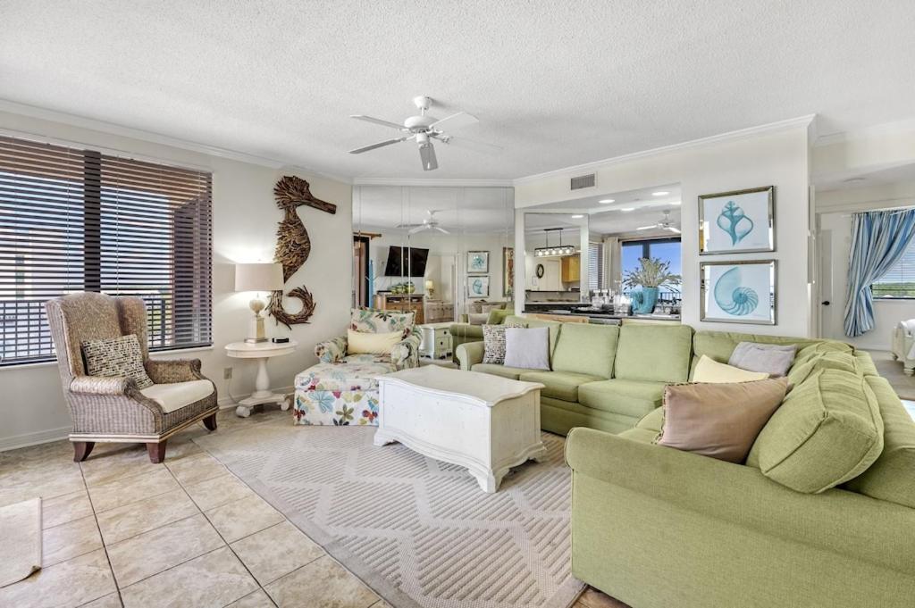 Four Seasons Unit 704E