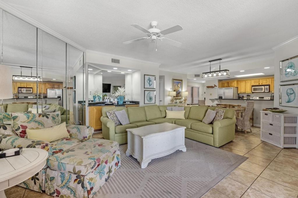 Four Seasons Unit 704E