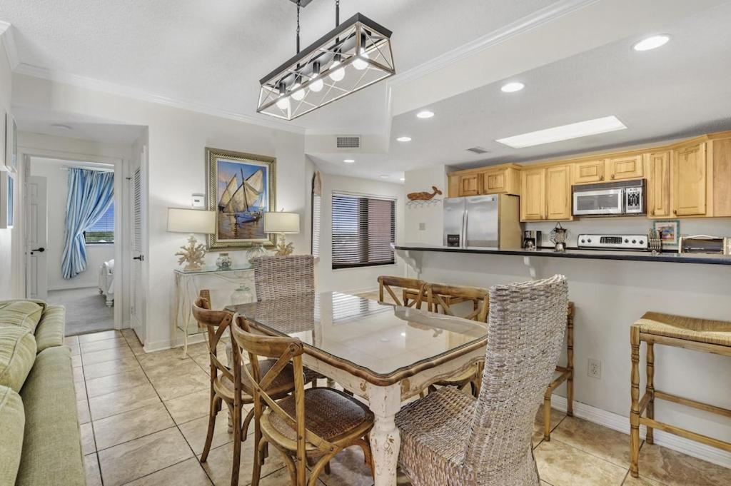 Four Seasons Unit 704E