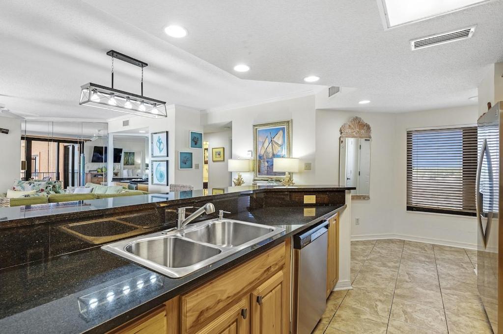 Four Seasons Unit 704E