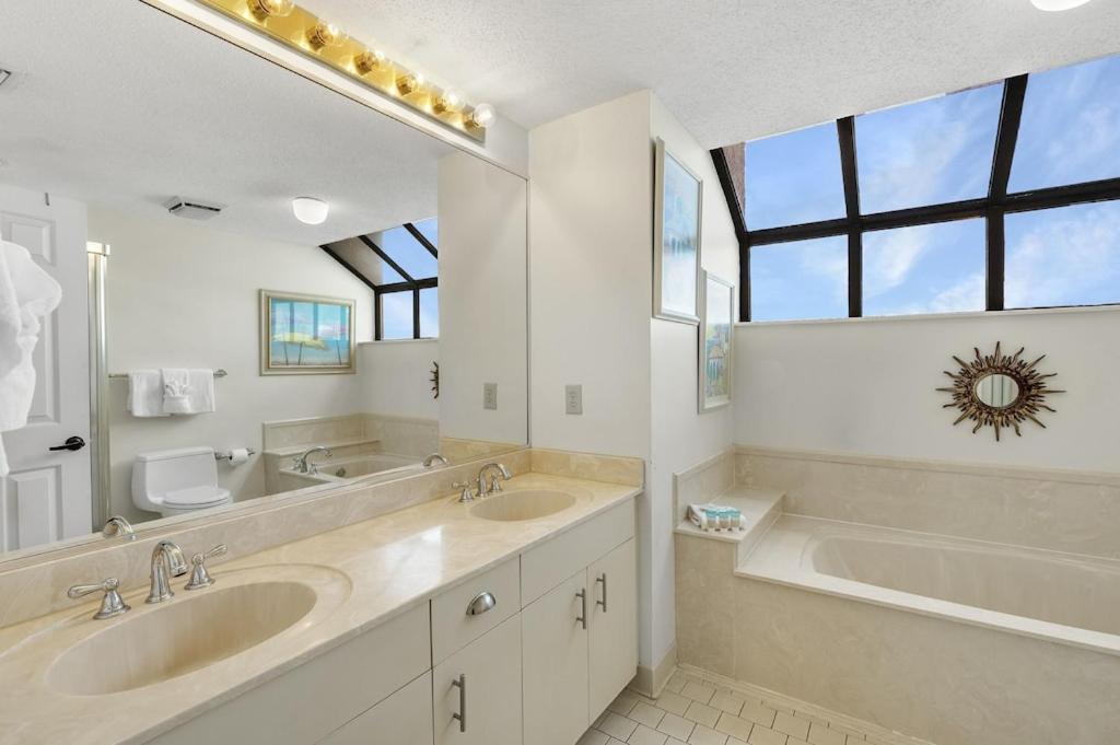 Four Seasons Unit 704E