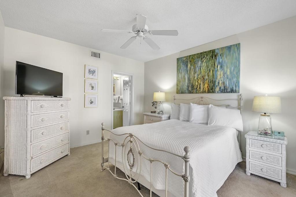 Four Seasons Unit 704E