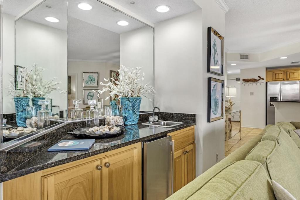 Four Seasons Unit 704E
