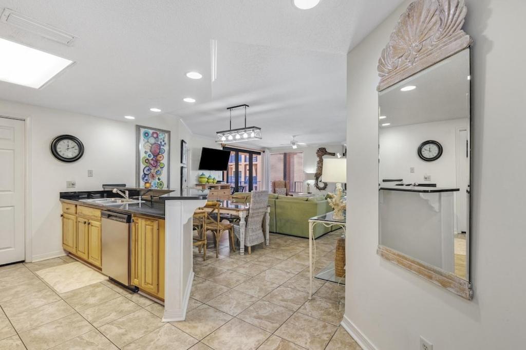 Four Seasons Unit 704E