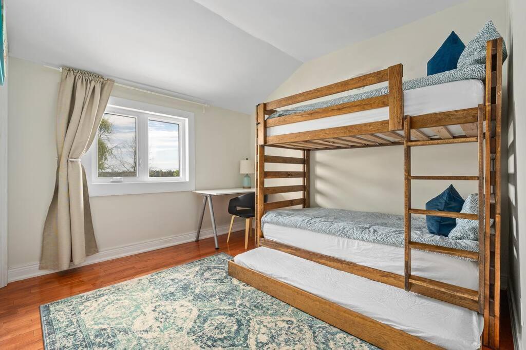 Unique Log House by the Lake, Retreat with Spa Amenities near Presque'ile Provincial Park