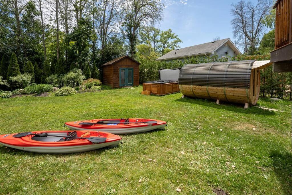 Unique Log House by the Lake, Retreat with Spa Amenities near Presque'ile Provincial Park