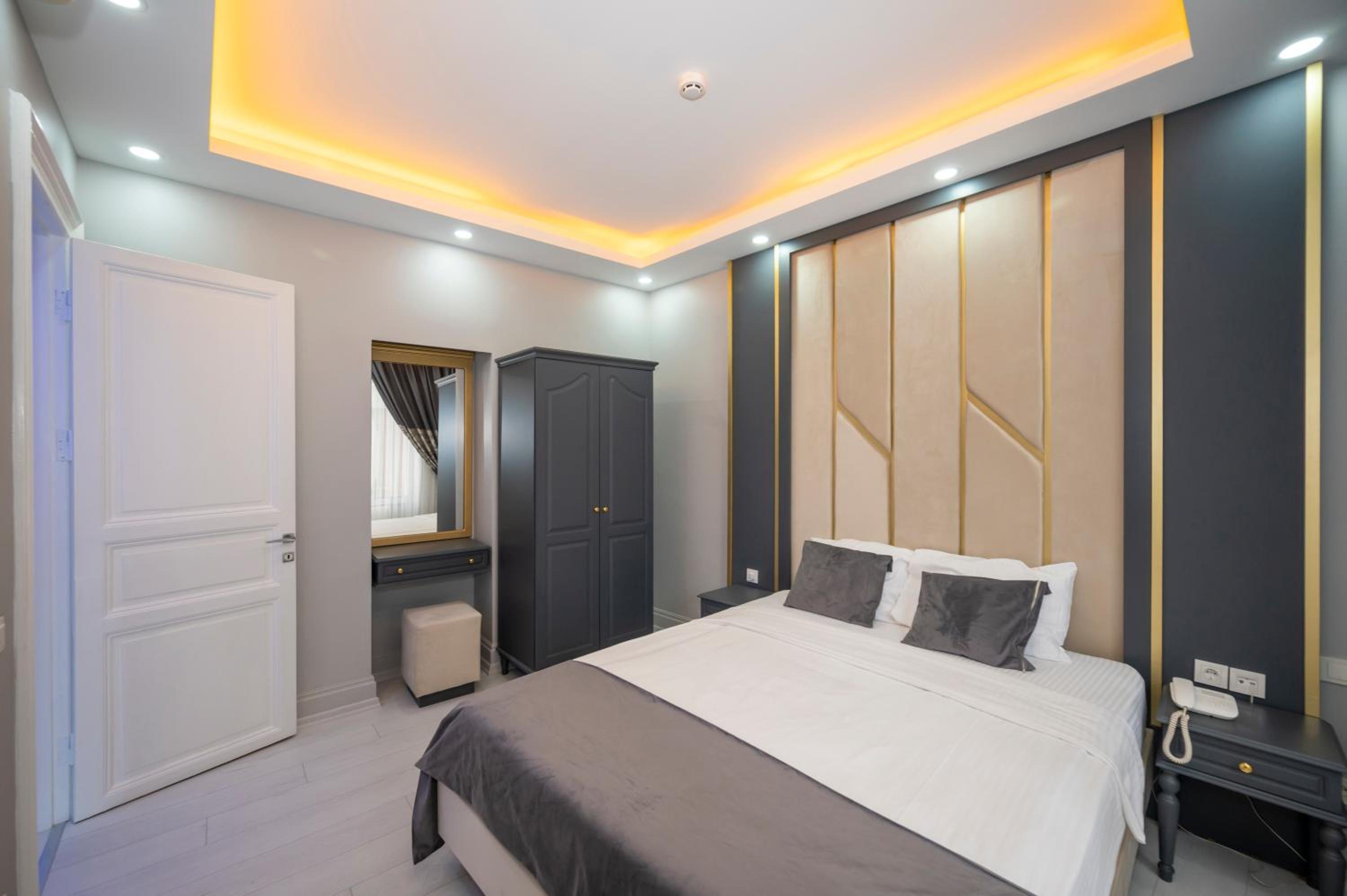 Hotel Next2 becomes Next2 Otel. - Image 26