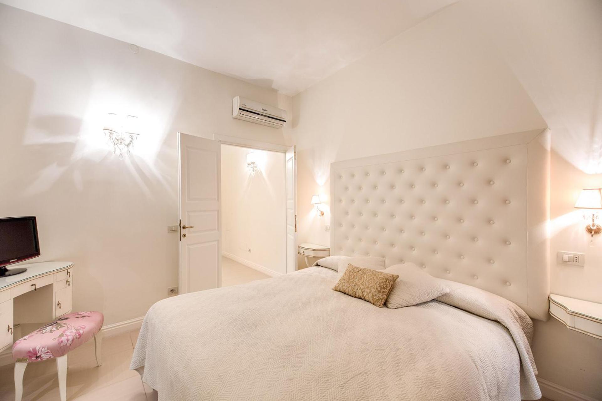 Elegant Flat Spanish steps