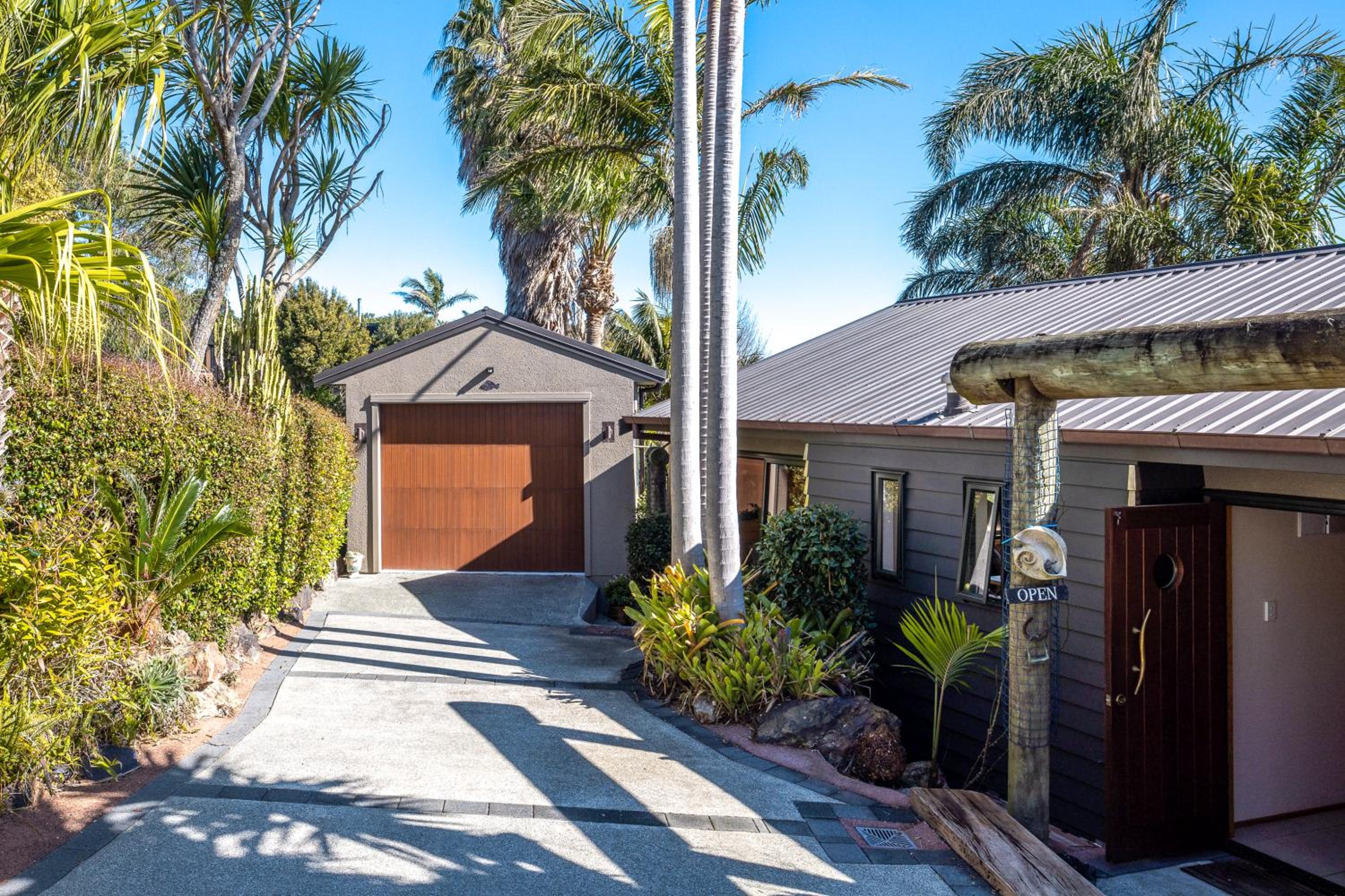 Palms on Kennedy Point - Stay Waiheke view 5