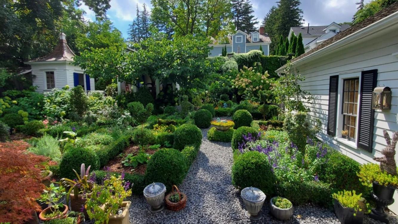 Dot's Landing Garden Room