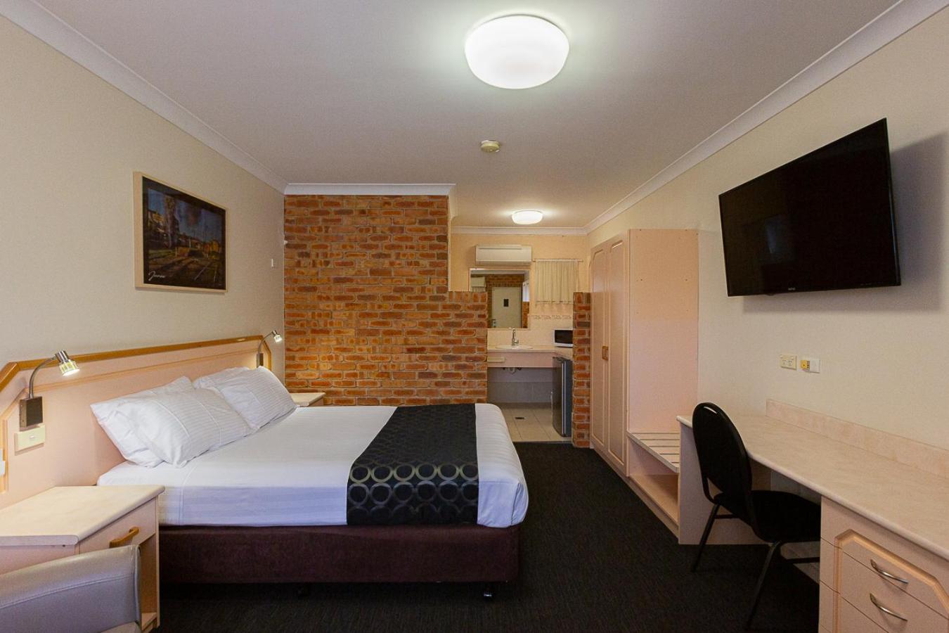 The Crossing Motel