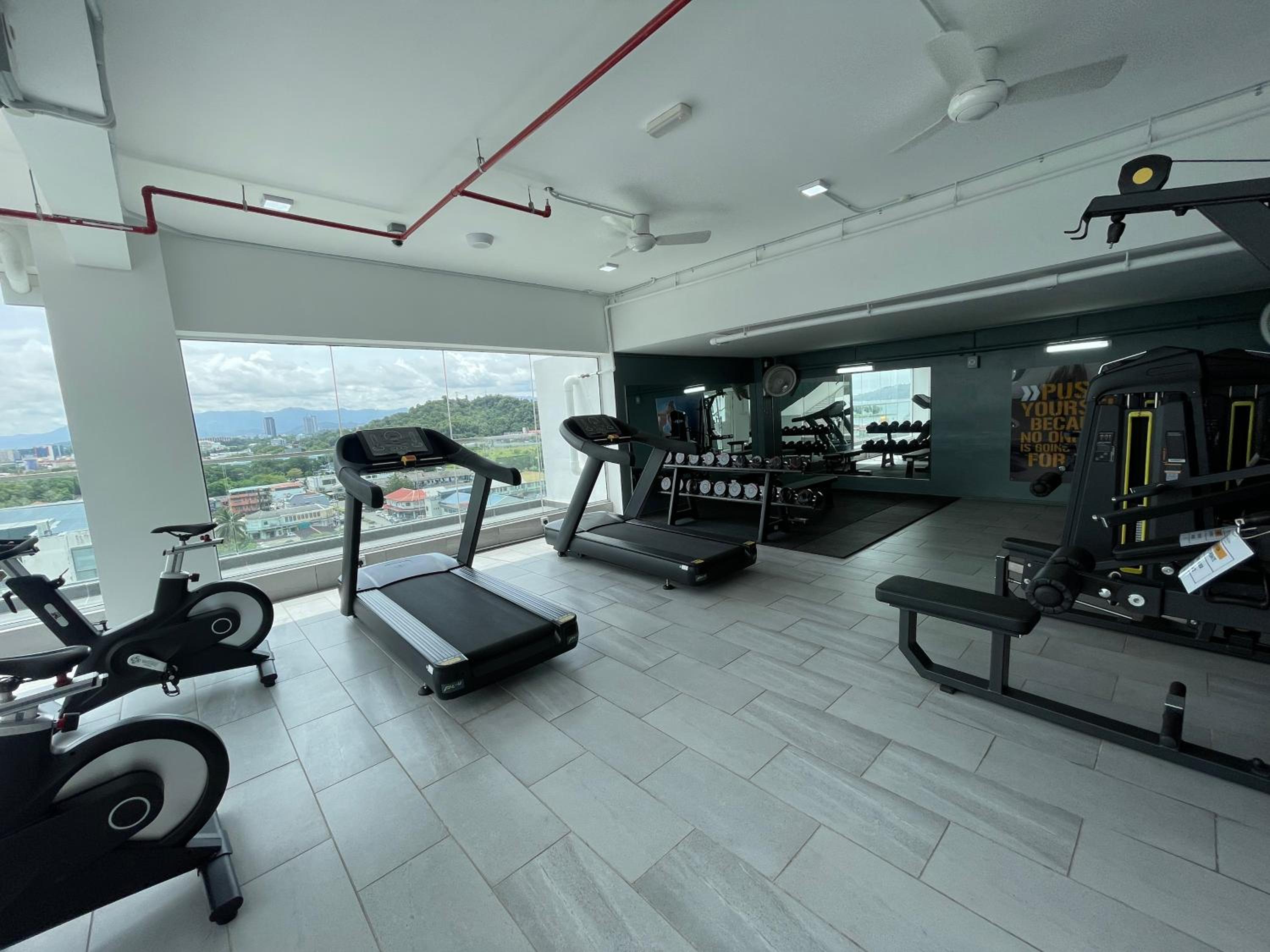 Aru Suites HOMESTAY WIFI,Carpark,24h Check in,Water Filter by R2 Residence photo 8