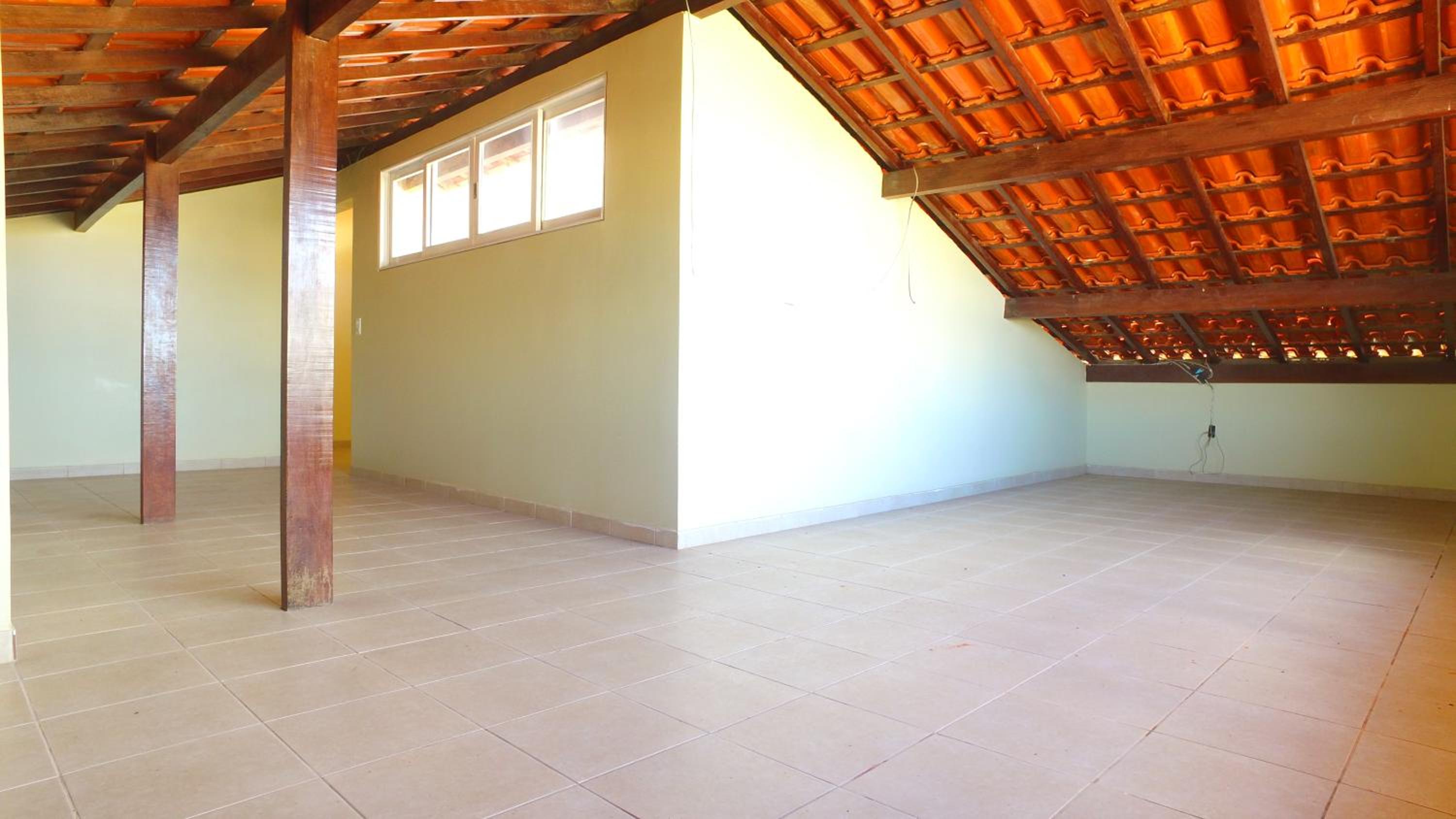 Casarão Com 3 suítes, 2 quartos, Piscina, Praia Perto