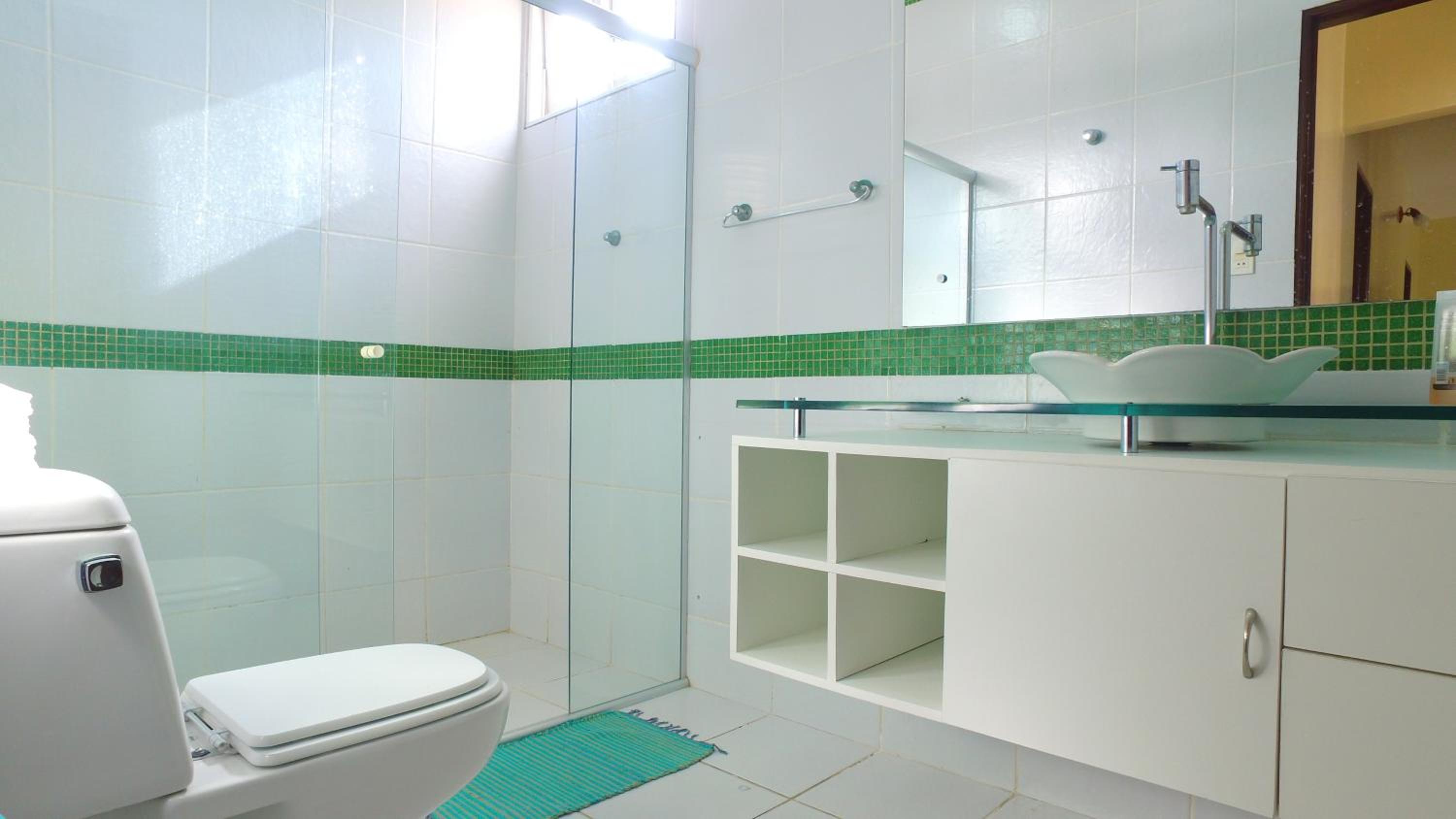 Casarão Com 3 suítes, 2 quartos, Piscina, Praia Perto