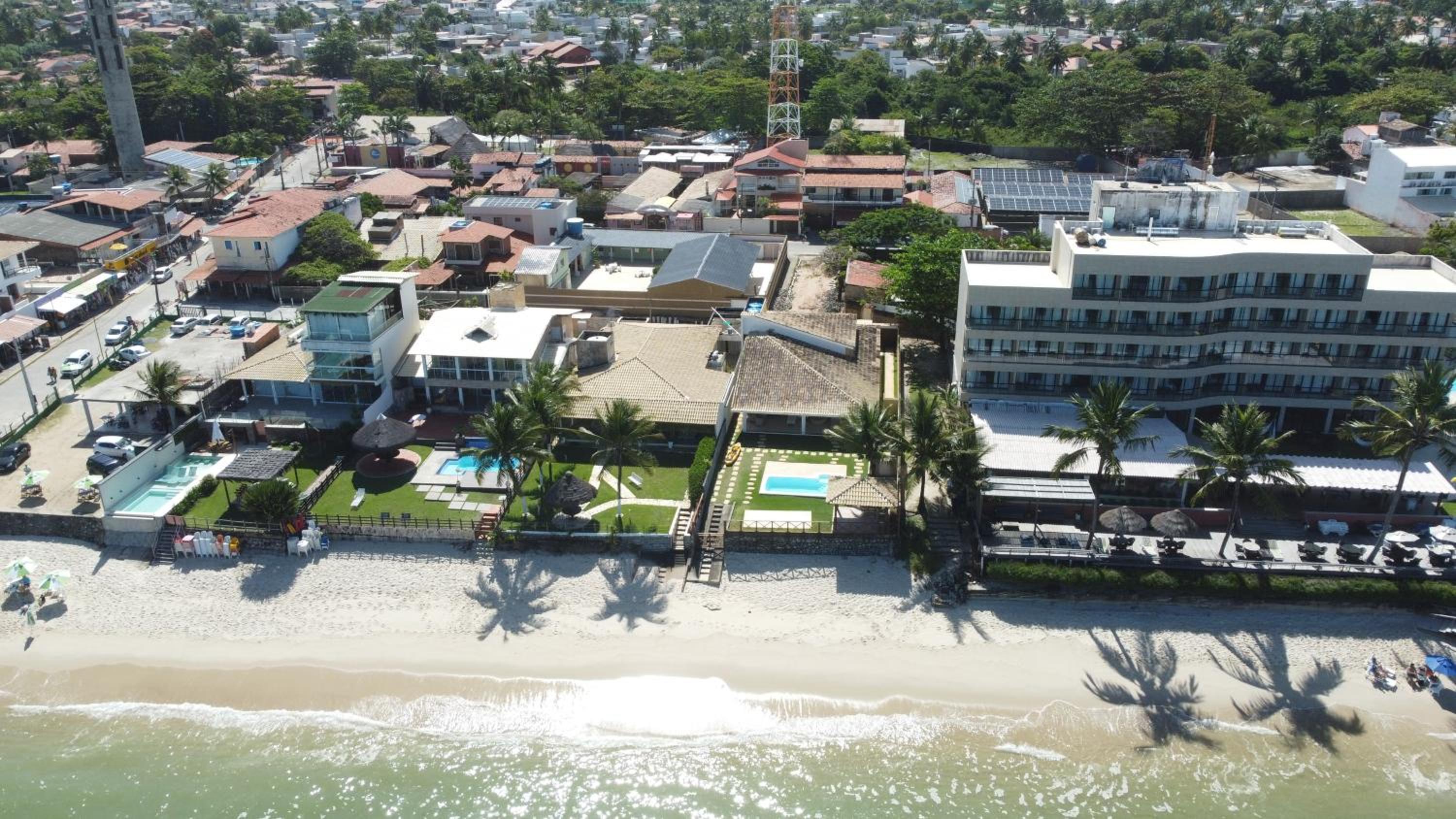 Casarão Com 3 suítes, 2 quartos, Piscina, Praia Perto