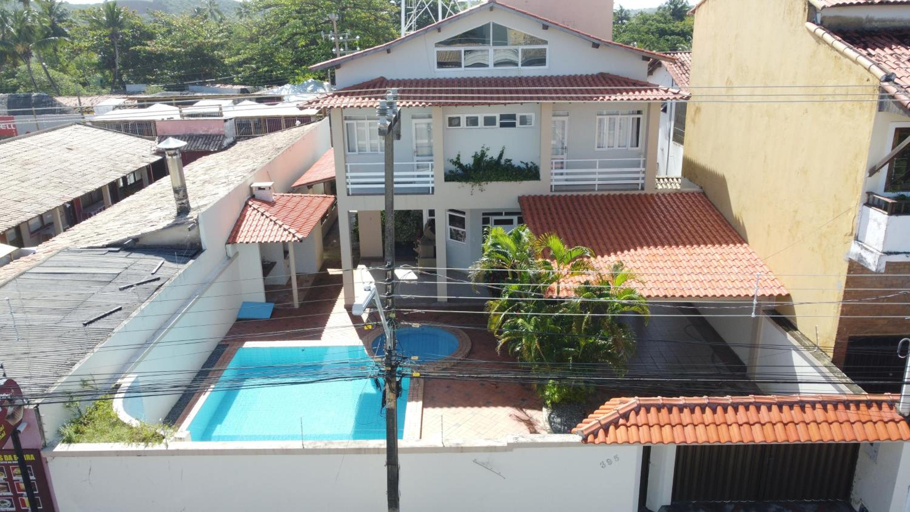 Casarão Com 3 suítes, 2 quartos, Piscina, Praia Perto