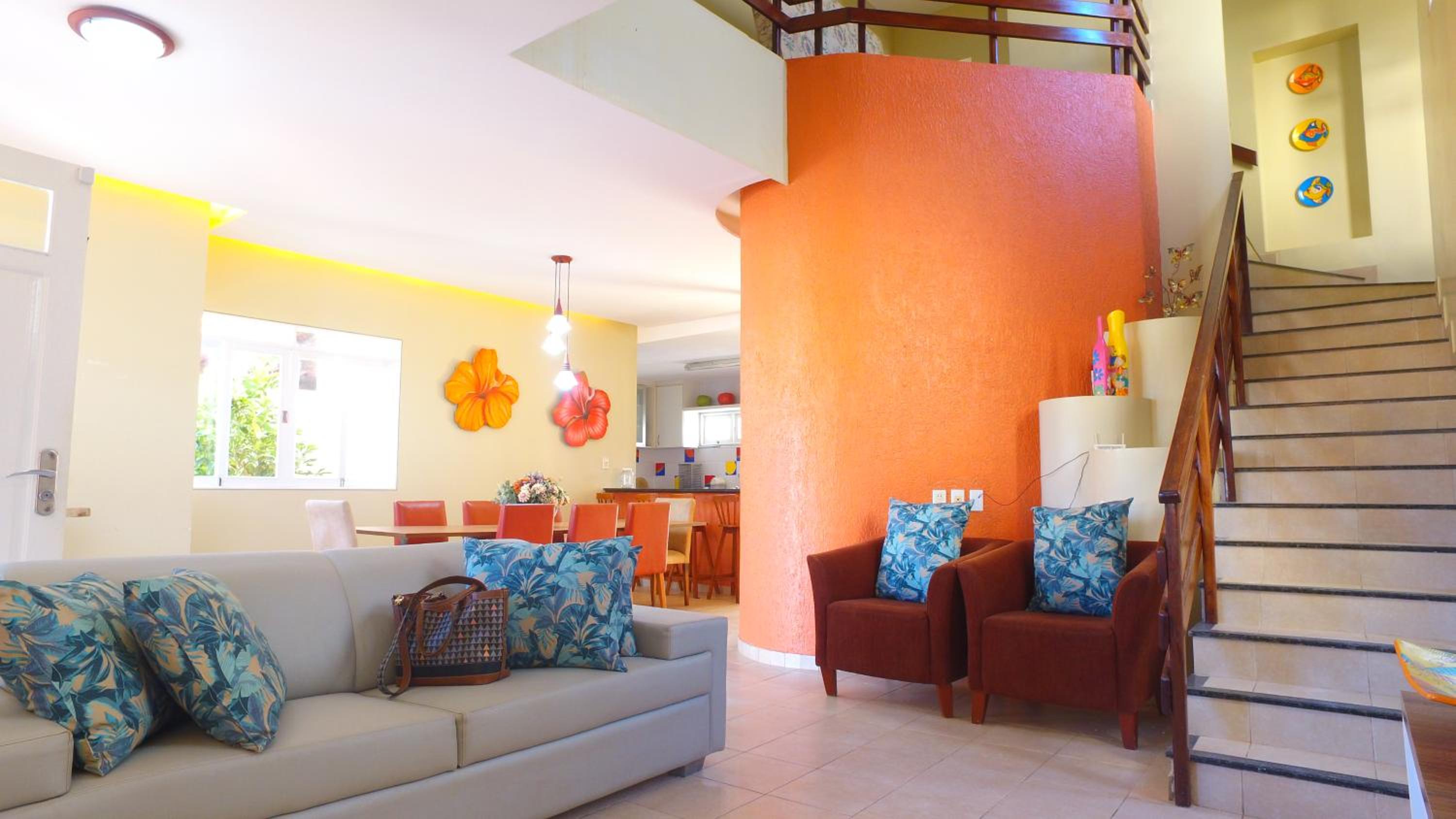 Casarão Com 3 suítes, 2 quartos, Piscina, Praia Perto