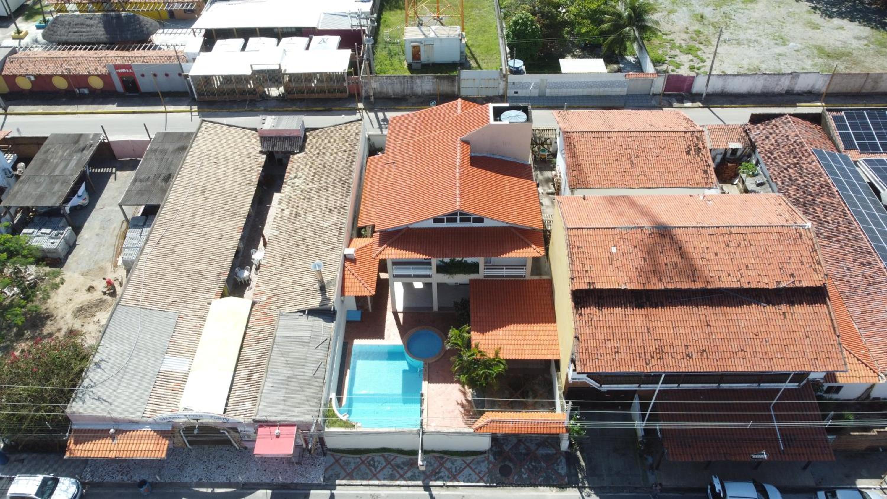 Casarão Com 3 suítes, 2 quartos, Piscina, Praia Perto
