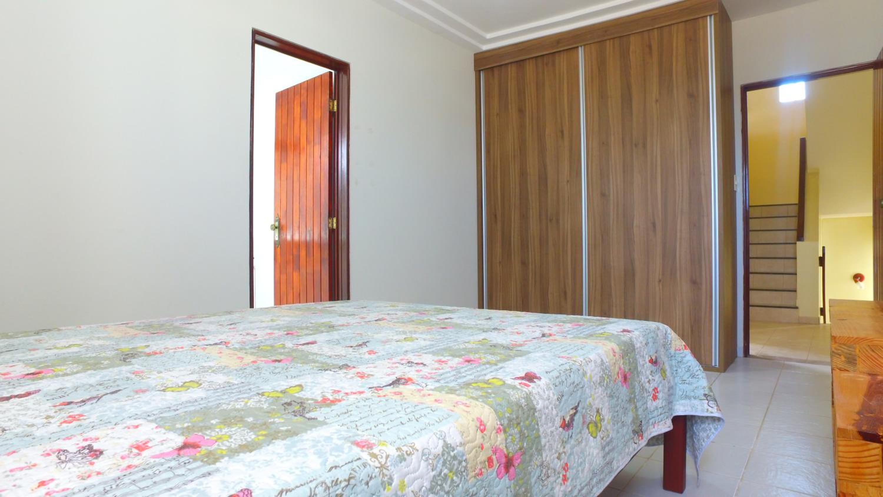 Casarão Com 3 suítes, 2 quartos, Piscina, Praia Perto