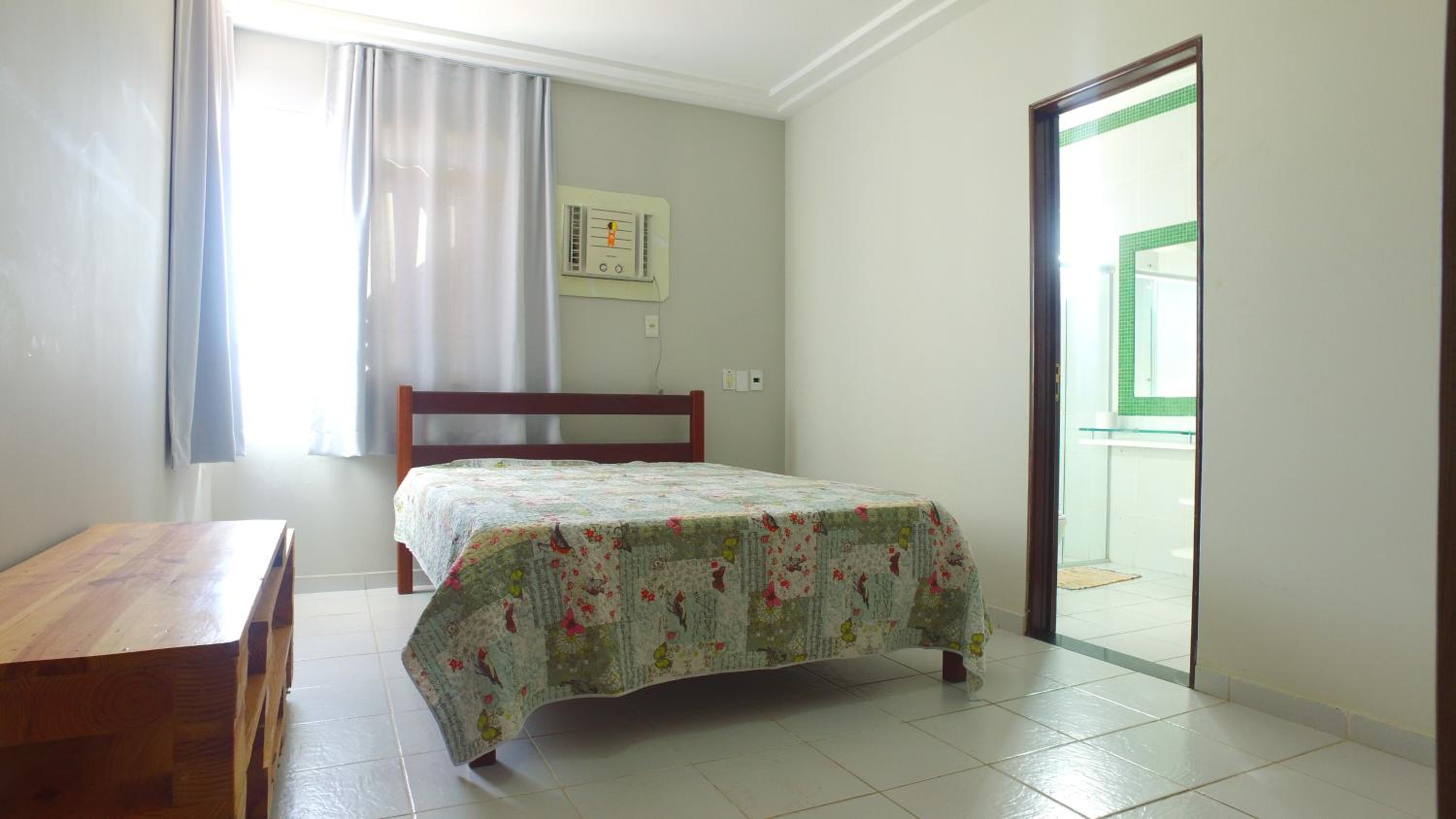 Casarão Com 3 suítes, 2 quartos, Piscina, Praia Perto