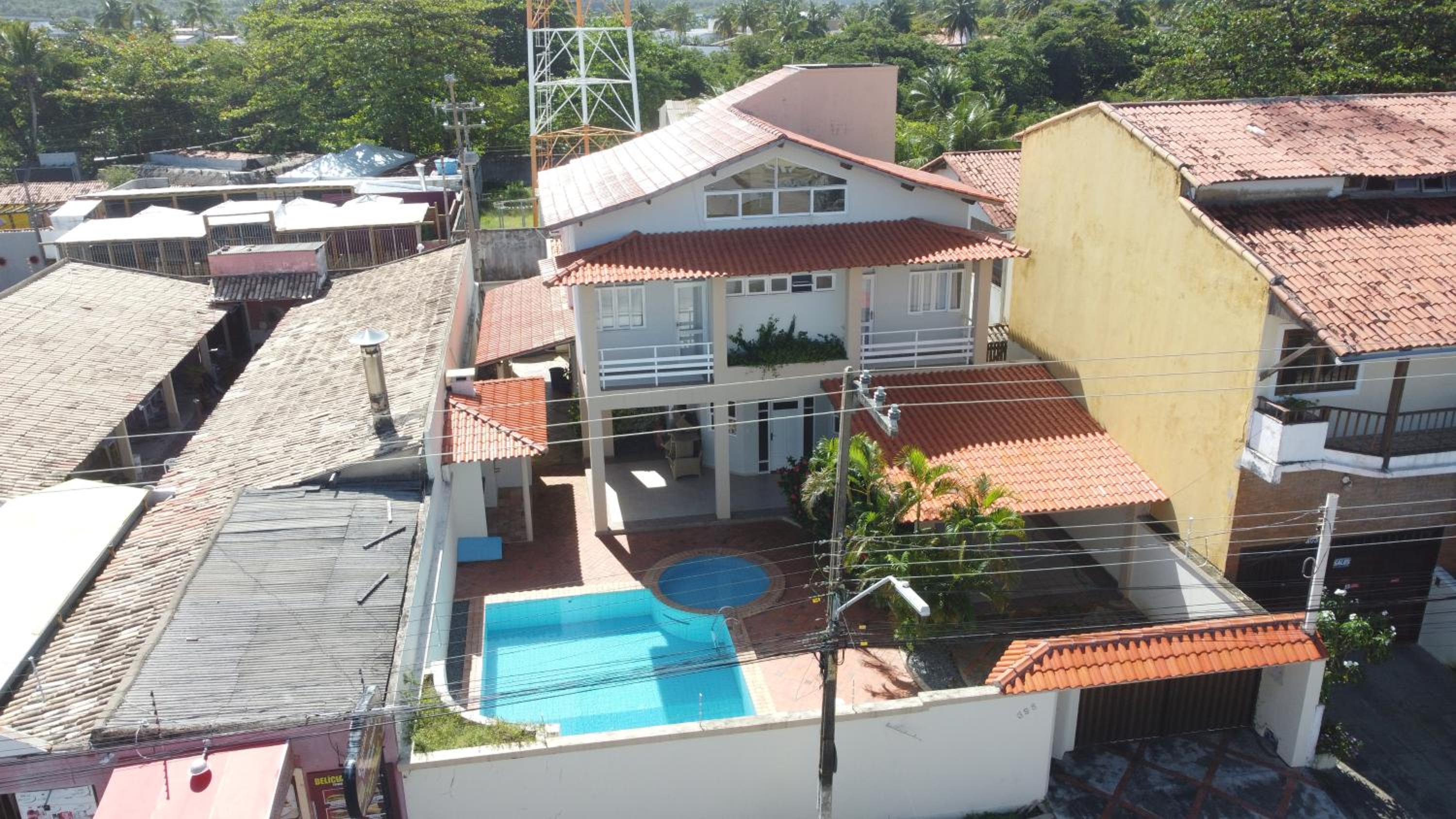 Casarão Com 3 suítes, 2 quartos, Piscina, Praia Perto