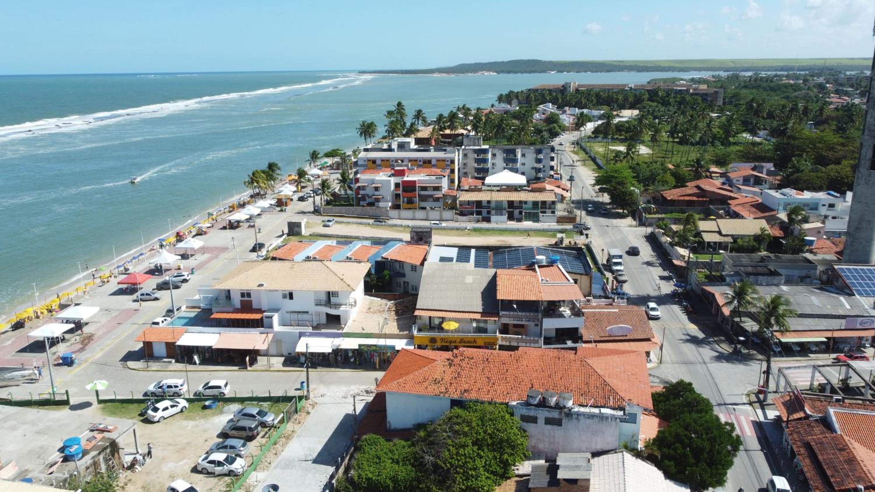 Casarão Com 3 suítes, 2 quartos, Piscina, Praia Perto