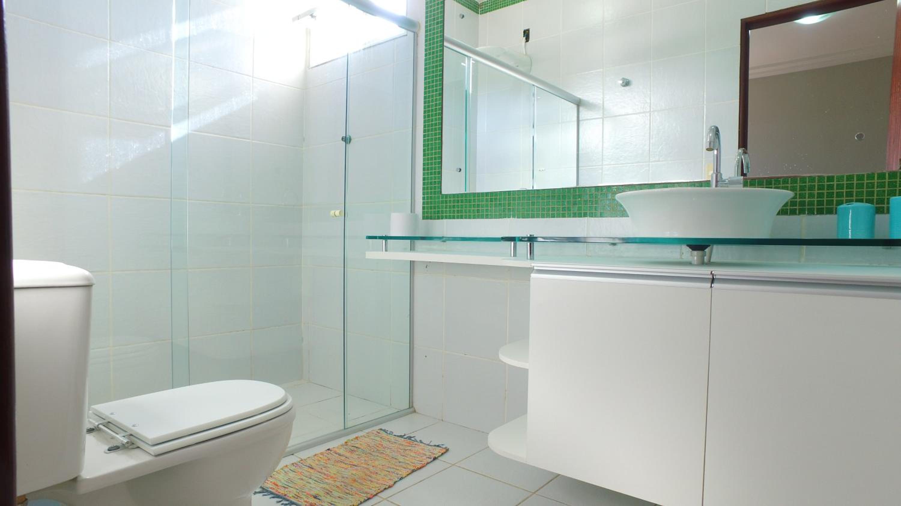 Casarão Com 3 suítes, 2 quartos, Piscina, Praia Perto
