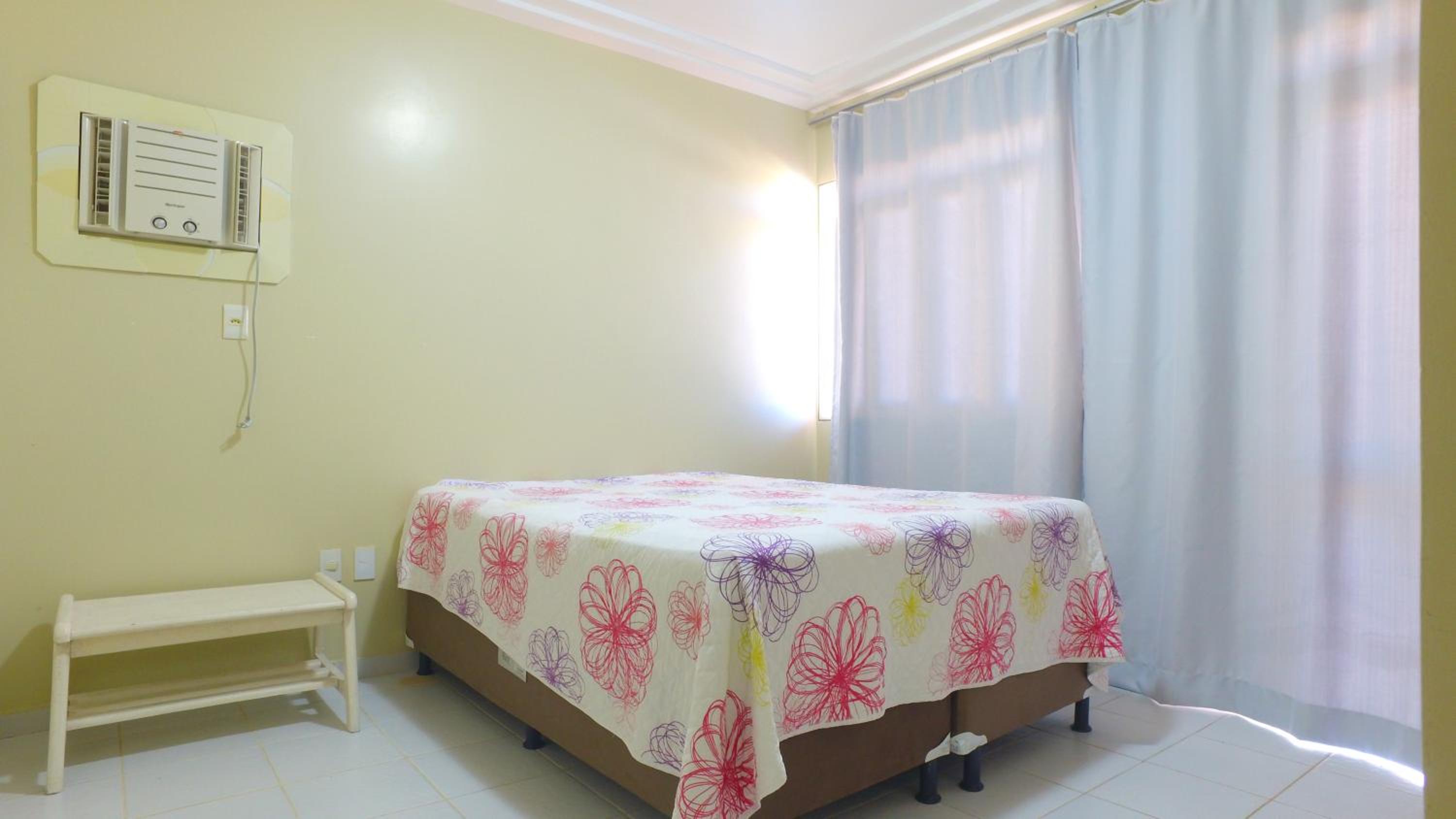 Casarão Com 3 suítes, 2 quartos, Piscina, Praia Perto