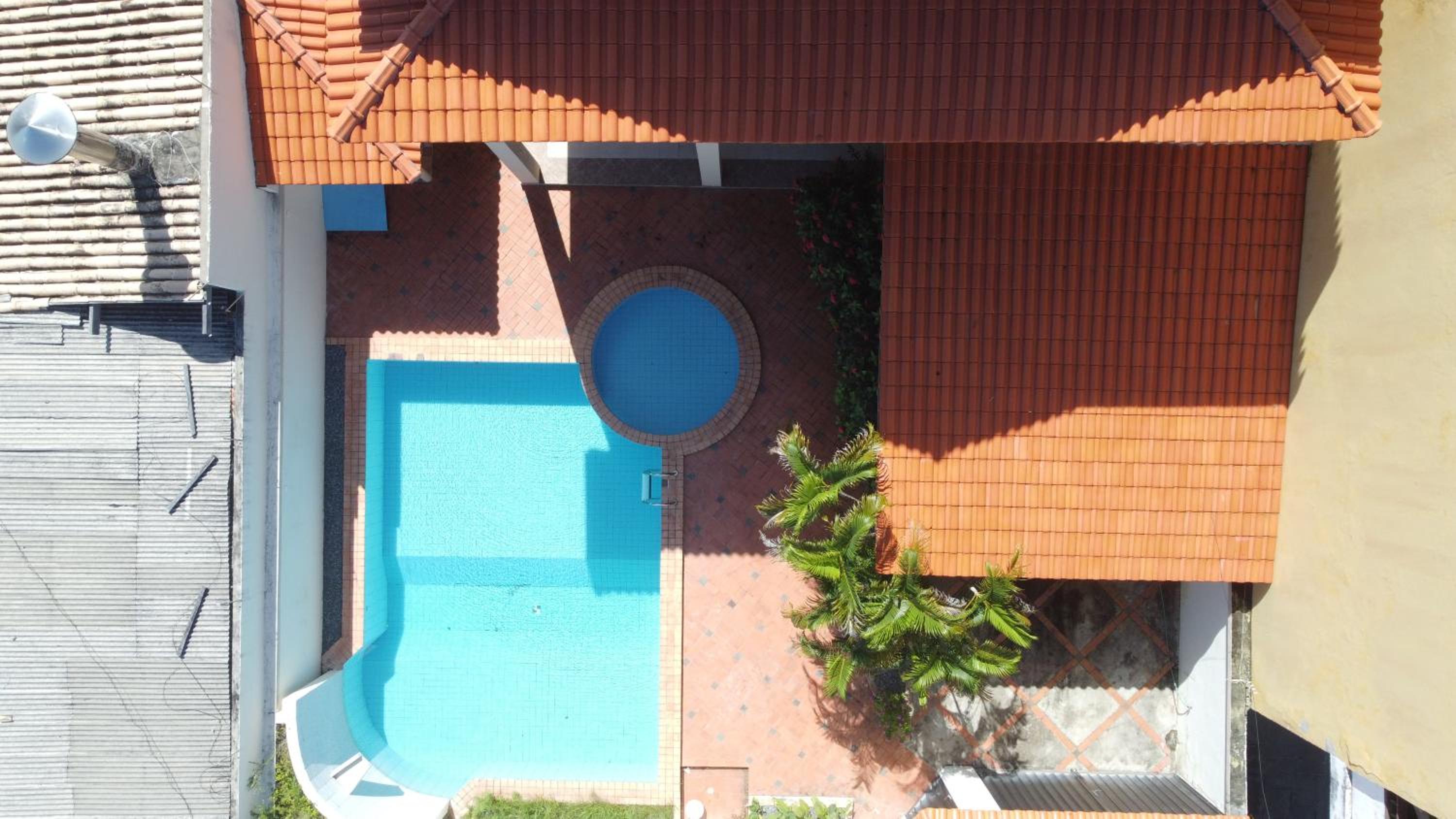 Casarão Com 3 suítes, 2 quartos, Piscina, Praia Perto