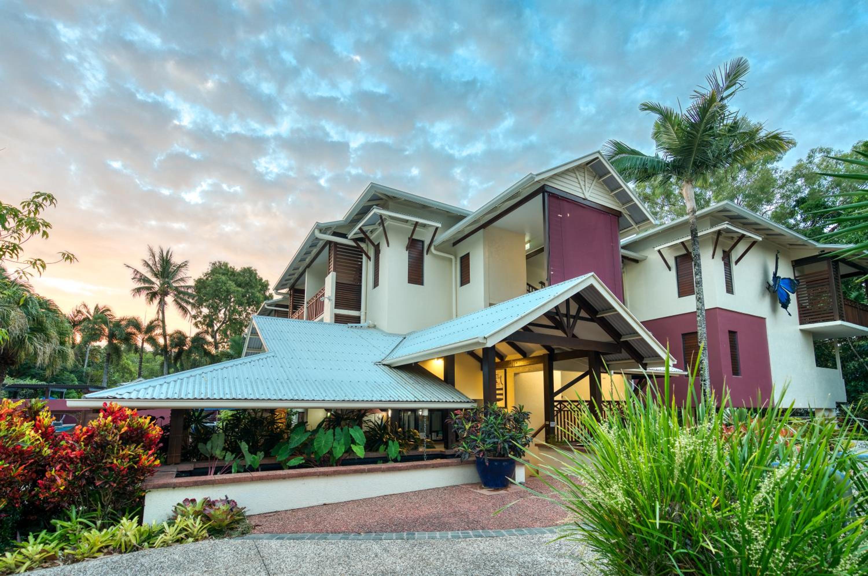 Hotel Freestyle Resort Port Douglas - Image 1