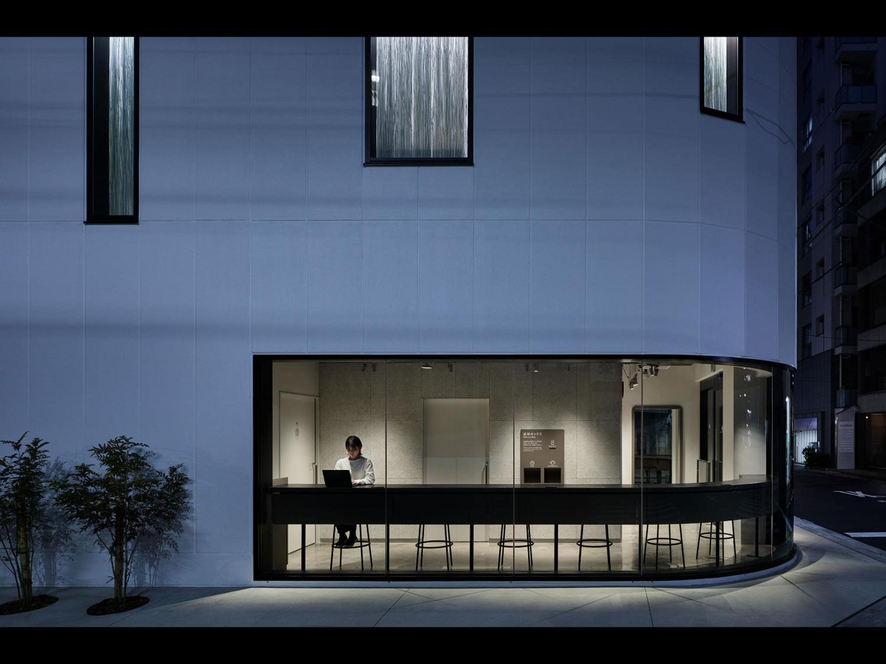 Lobby at 9h nine hours Ningyocho, Tokyo