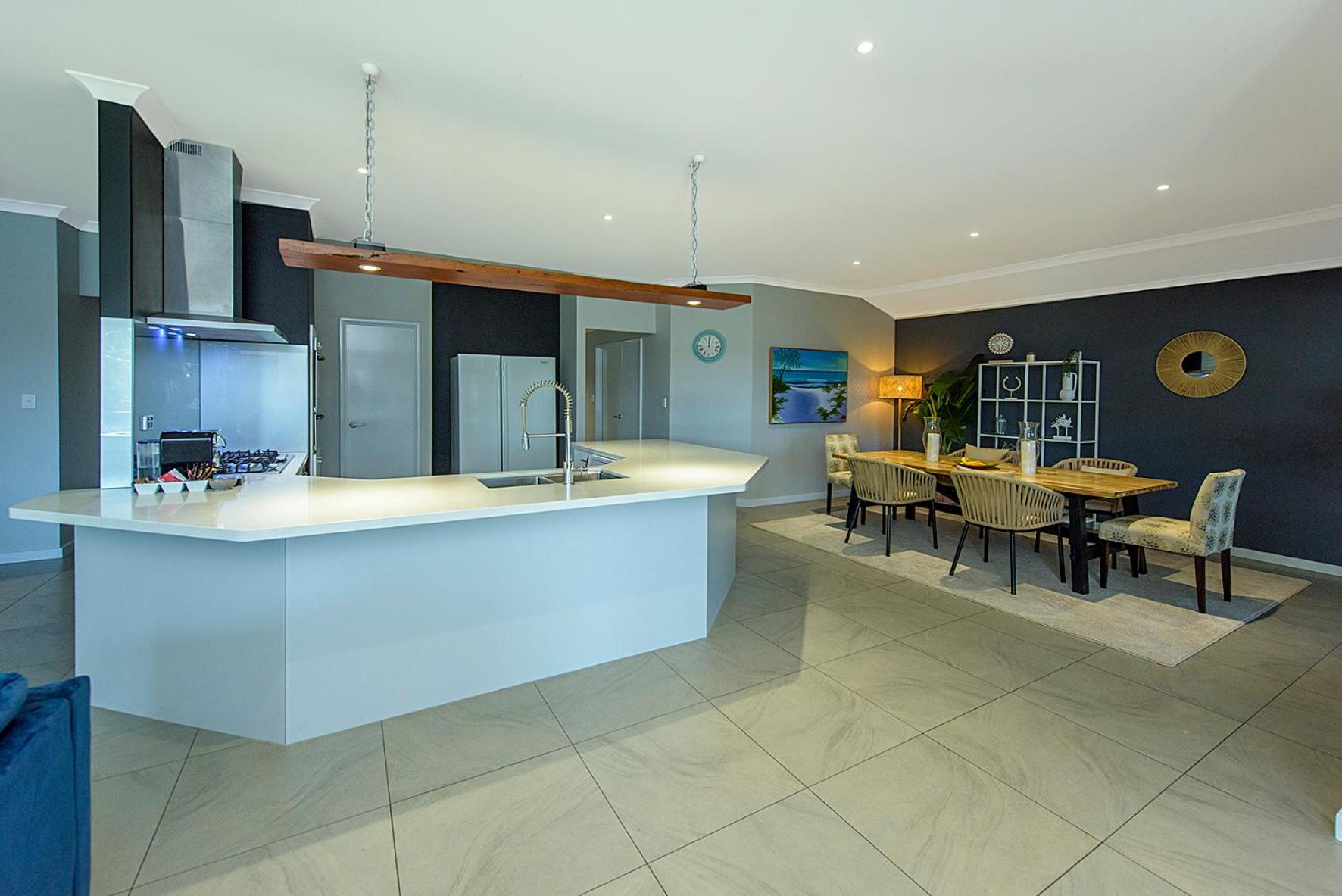 Aqua Tides- Family Home with Pool