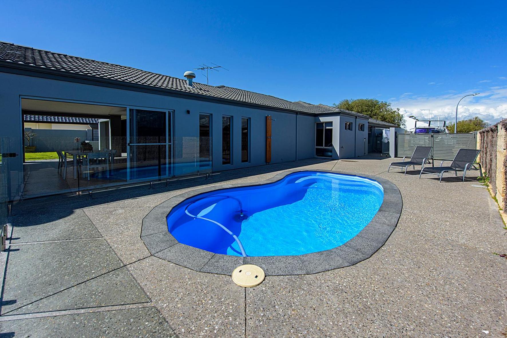 Aqua Tides- Family Home with Pool