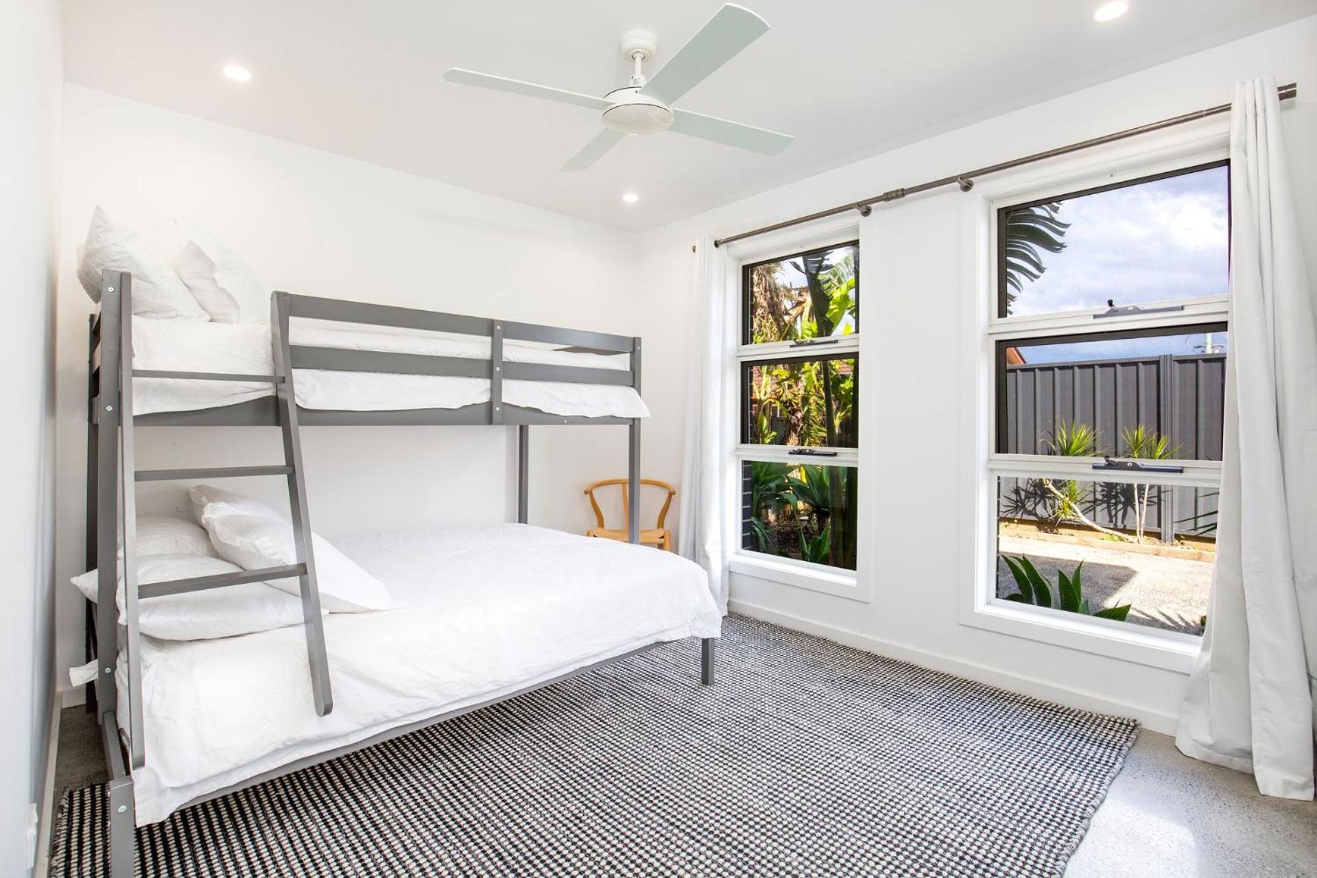 Bathers Pet Friendly 4 Mins Walk to Beach