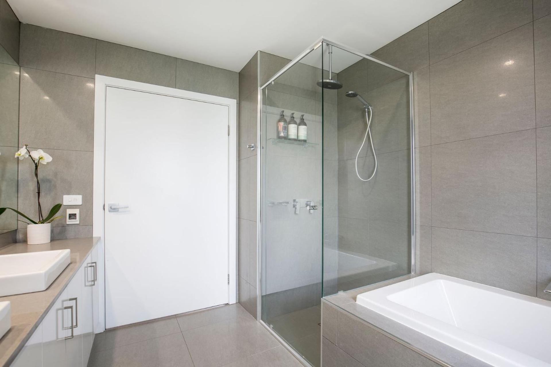 Bathers Pet Friendly 4 Mins Walk to Beach