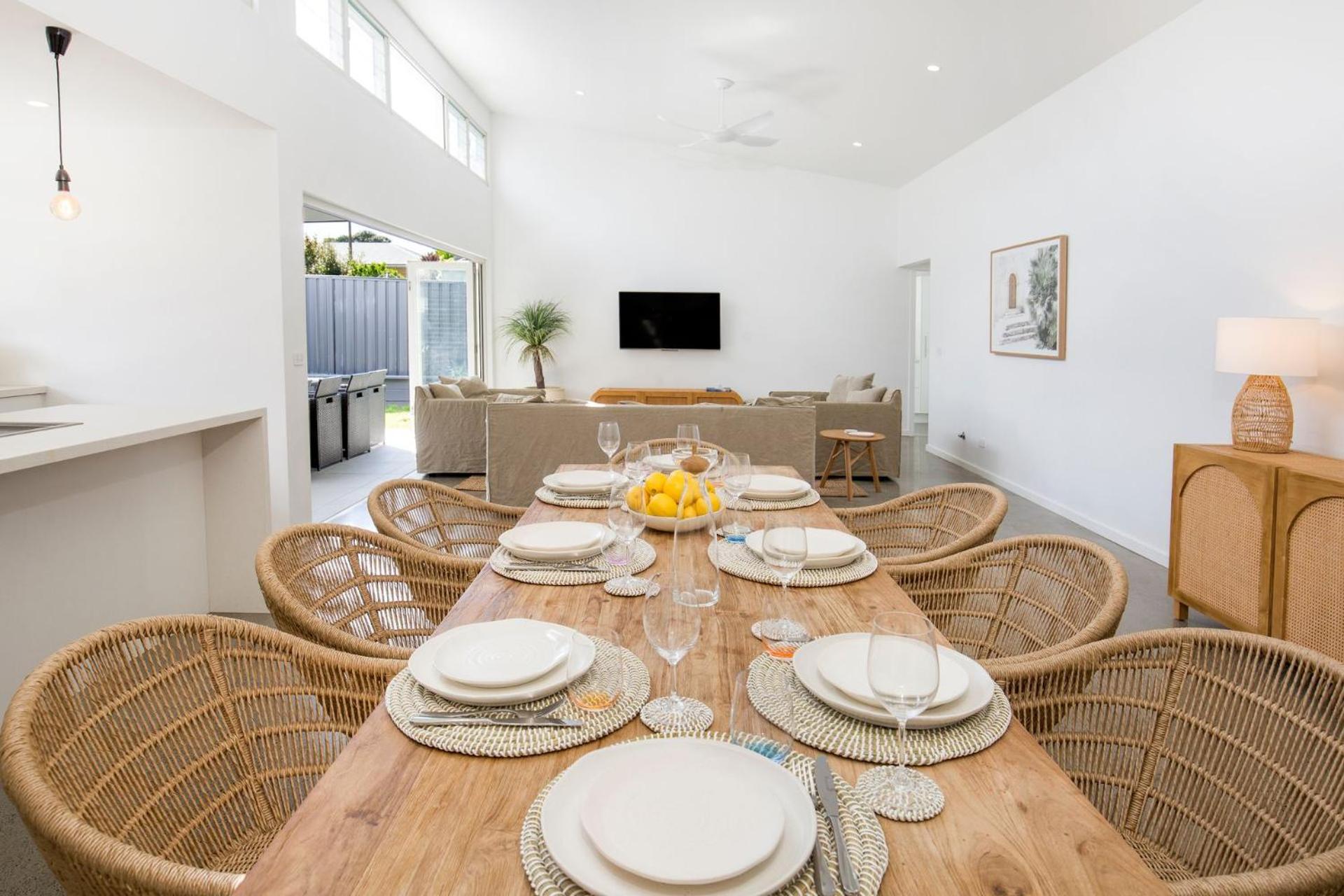 Bathers Pet Friendly 4 Mins Walk to Beach