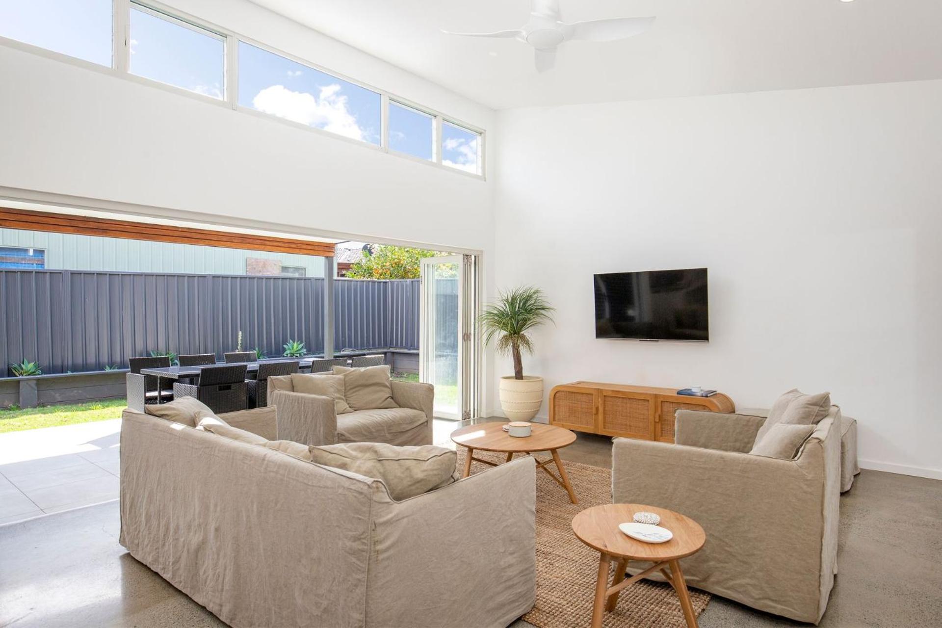 Bathers Pet Friendly 4 Mins Walk to Beach