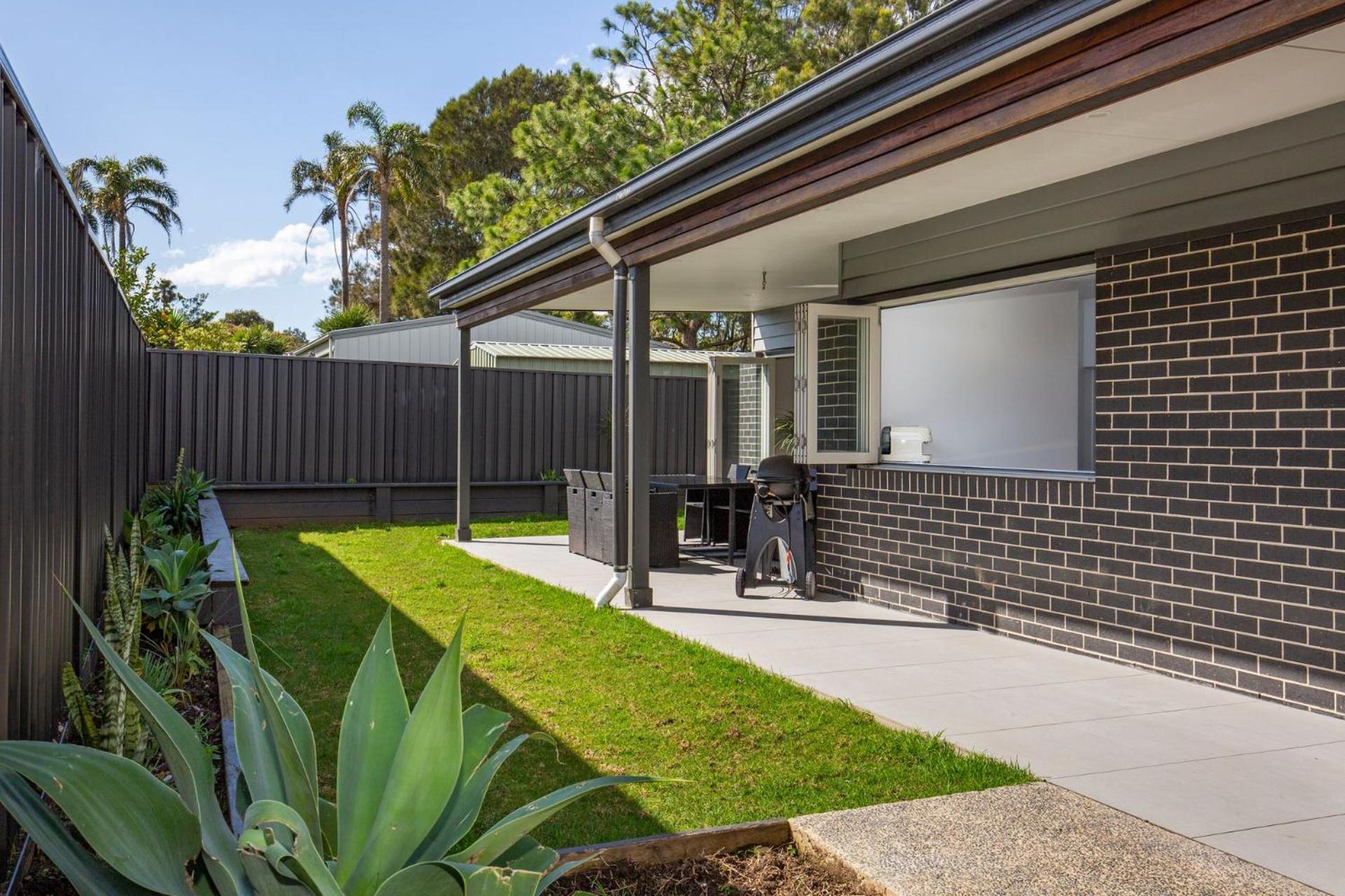 Bathers Pet Friendly 4 Mins Walk to Beach