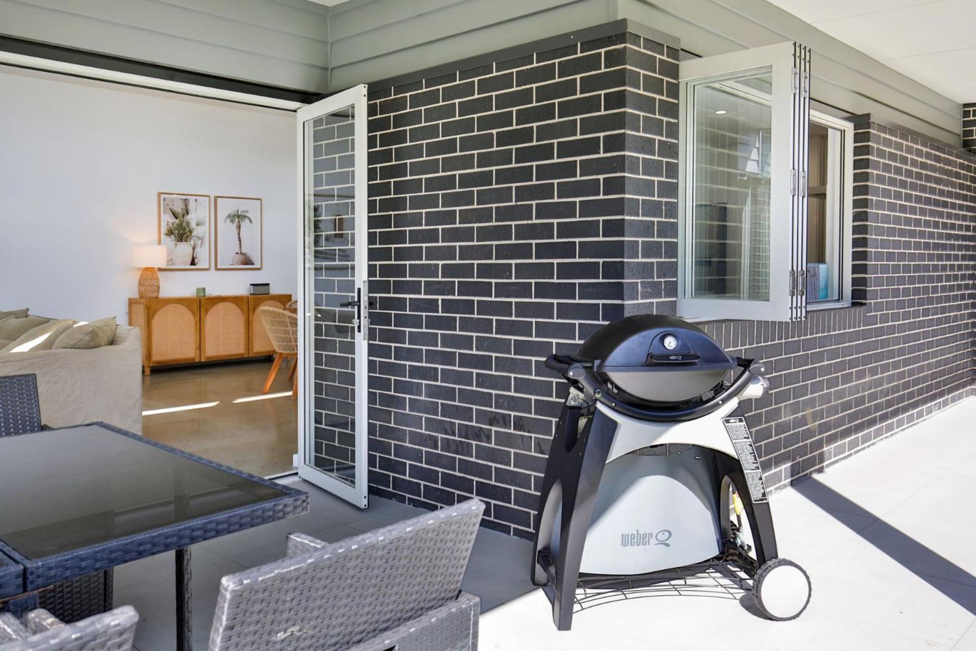 Bathers Pet Friendly 4 Mins Walk to Beach