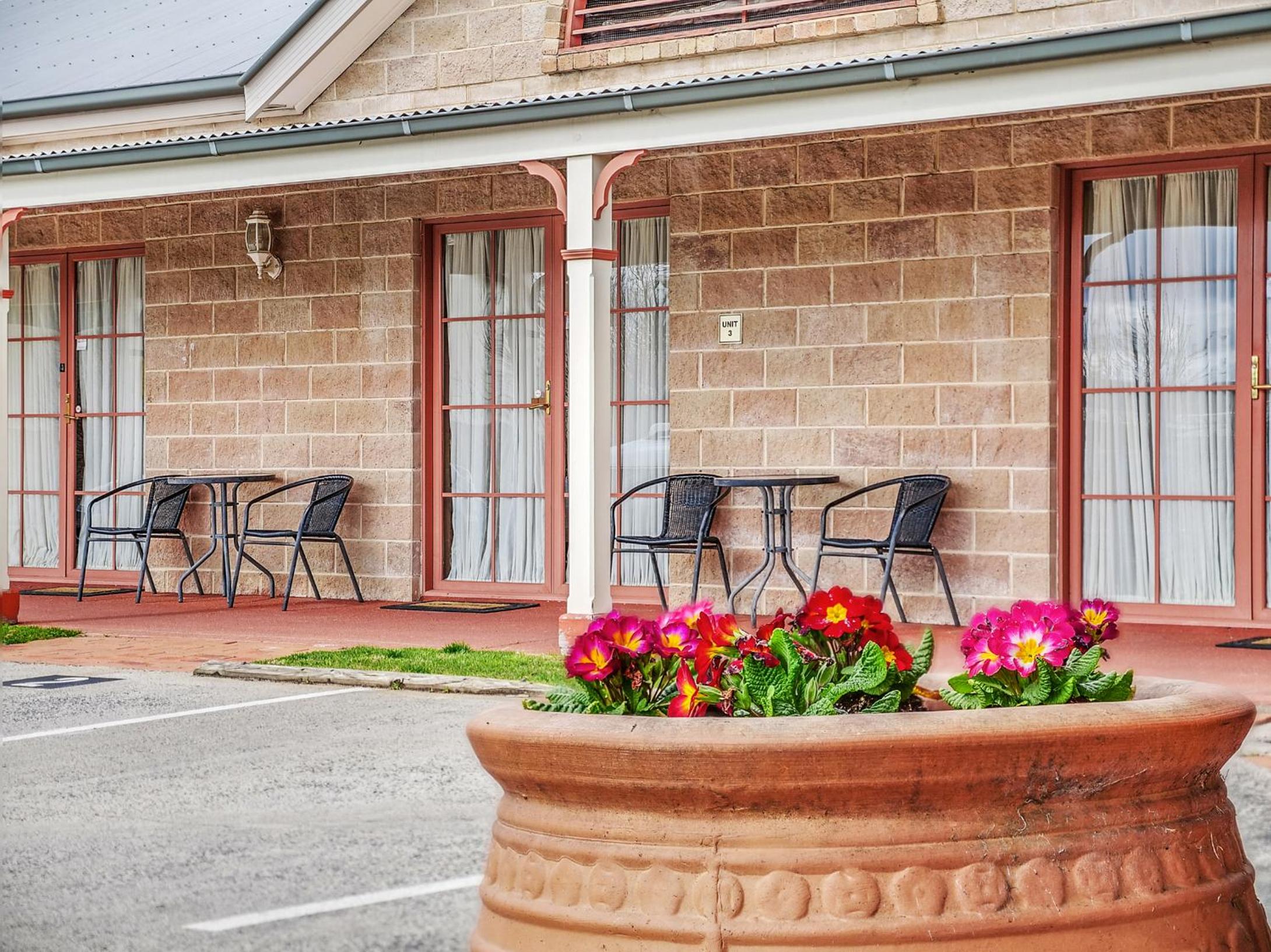 Bowen Inn Motel