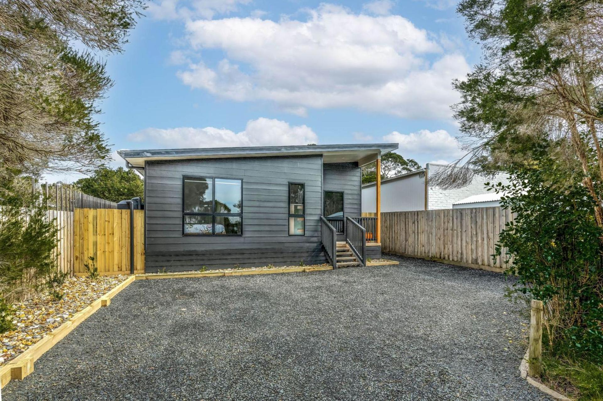 The House with the Orange Door, Inverloch
