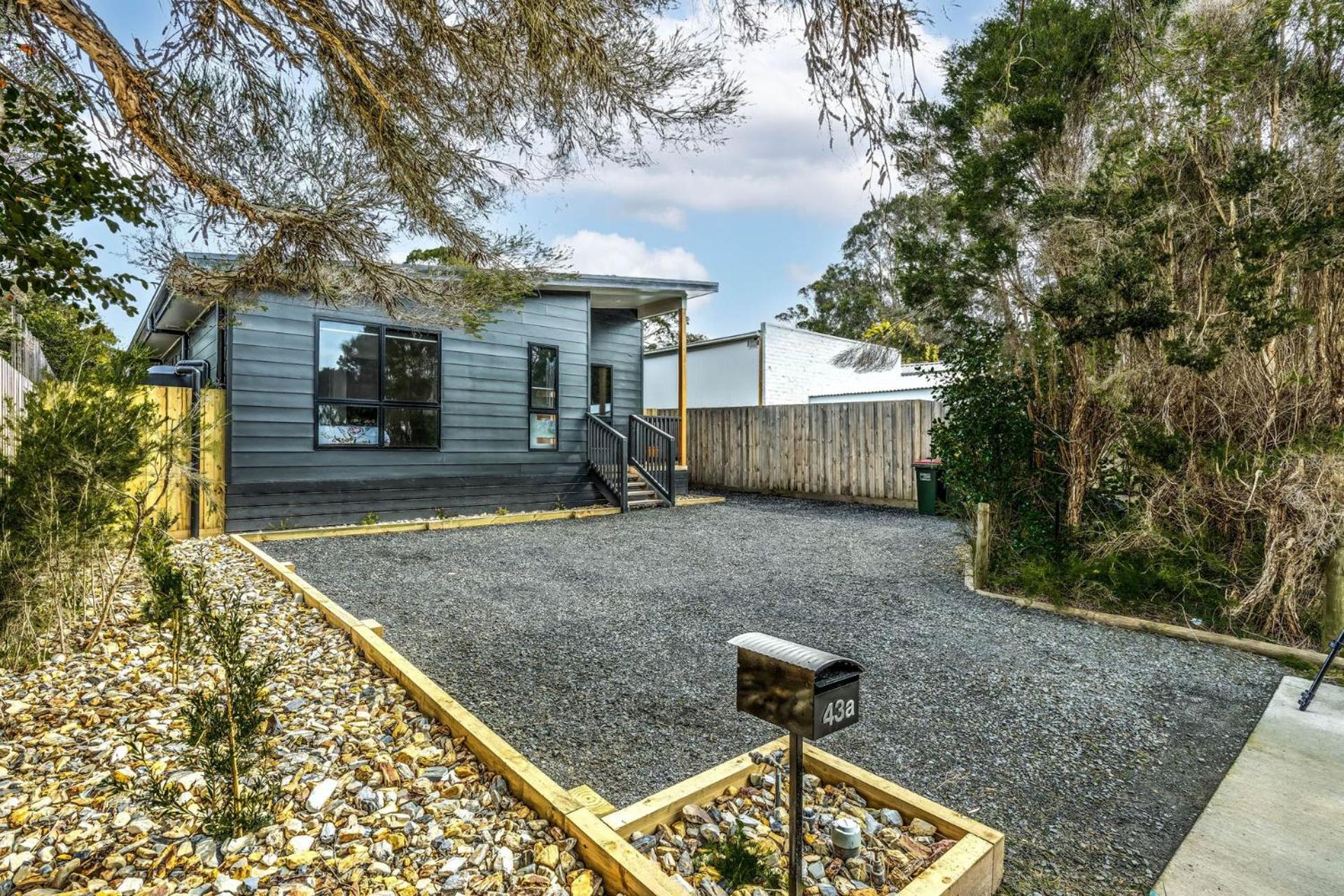 The House with the Orange Door, Inverloch