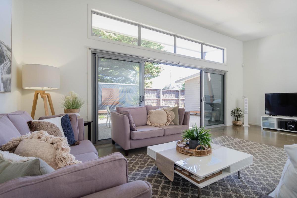 Living The Beach Dream - Pets, WiFi, 4 bdrm, 450m Shops